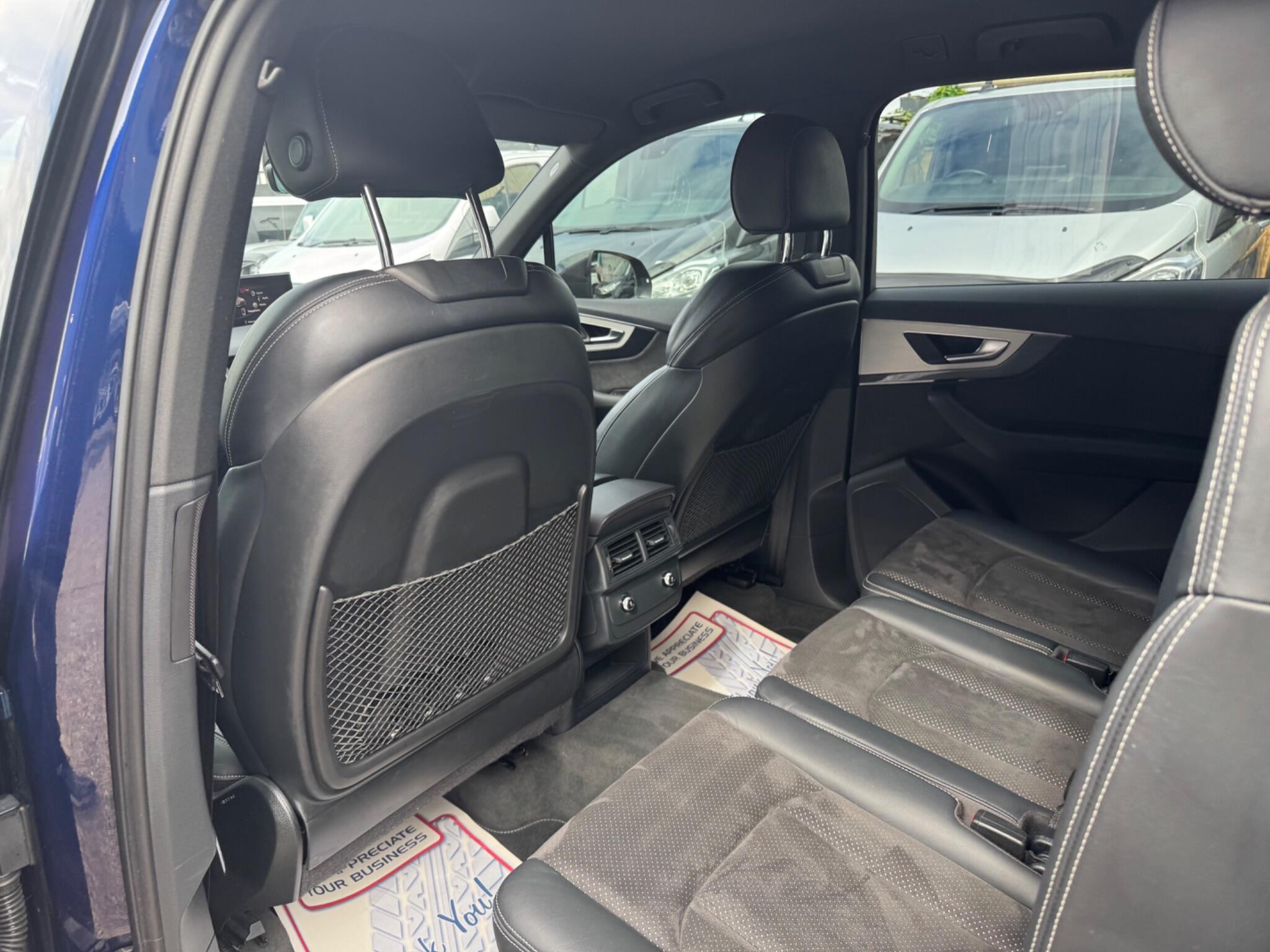 Audi Q7 view 23