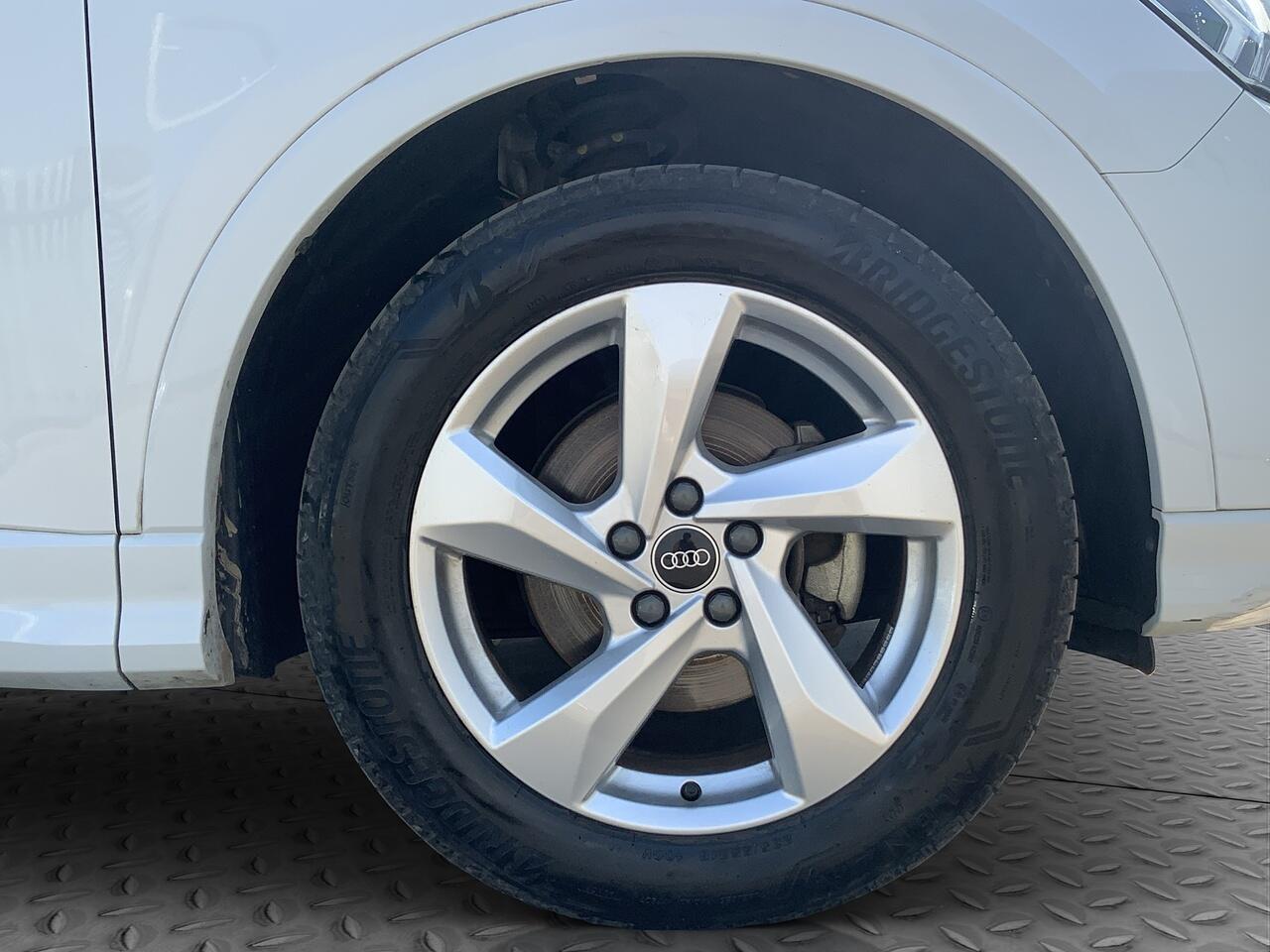 Audi Q3 view 22