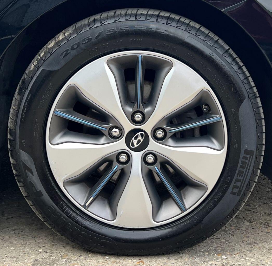 Hyundai Ioniq view 13