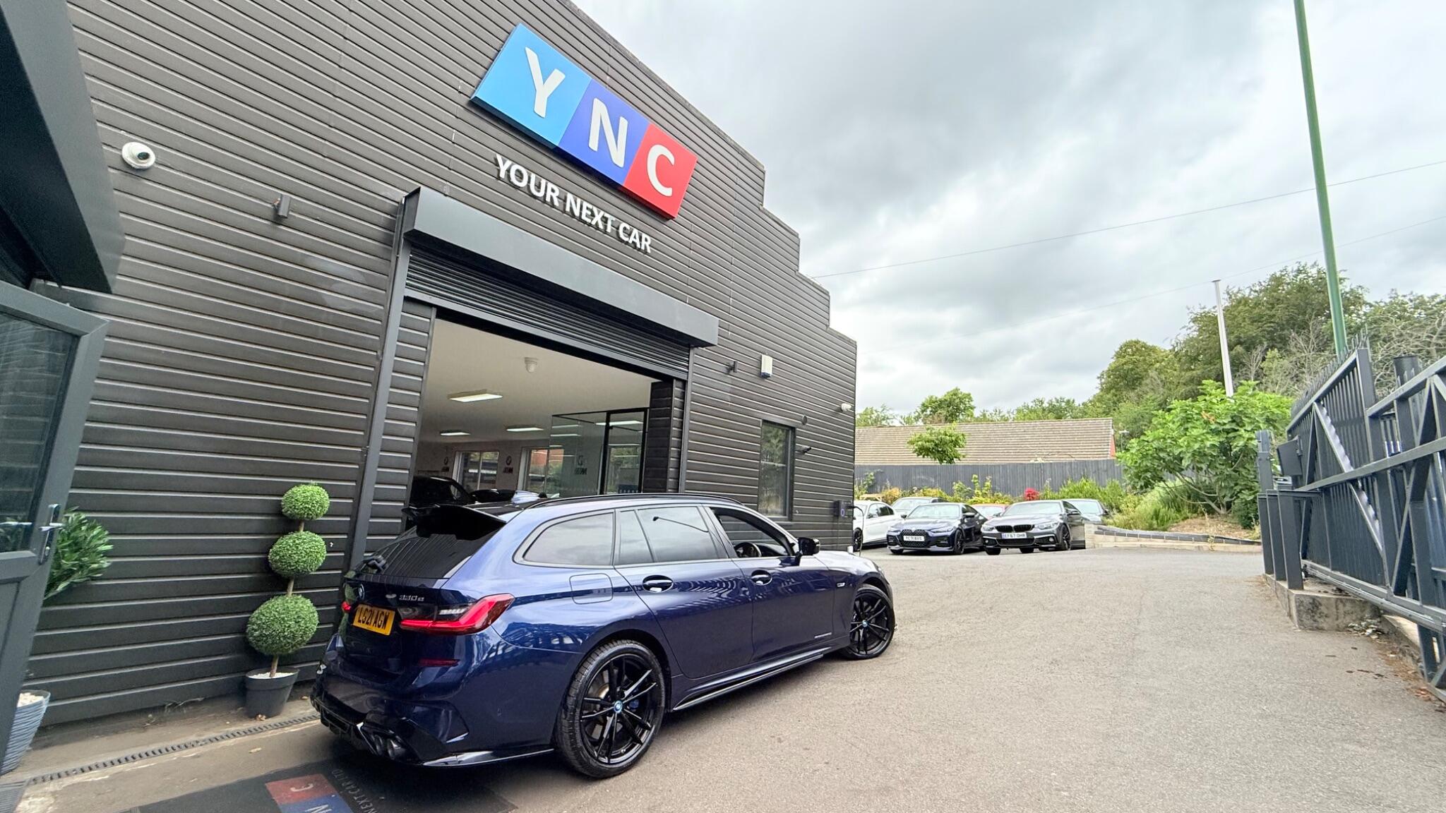 BMW 3 Series view 24