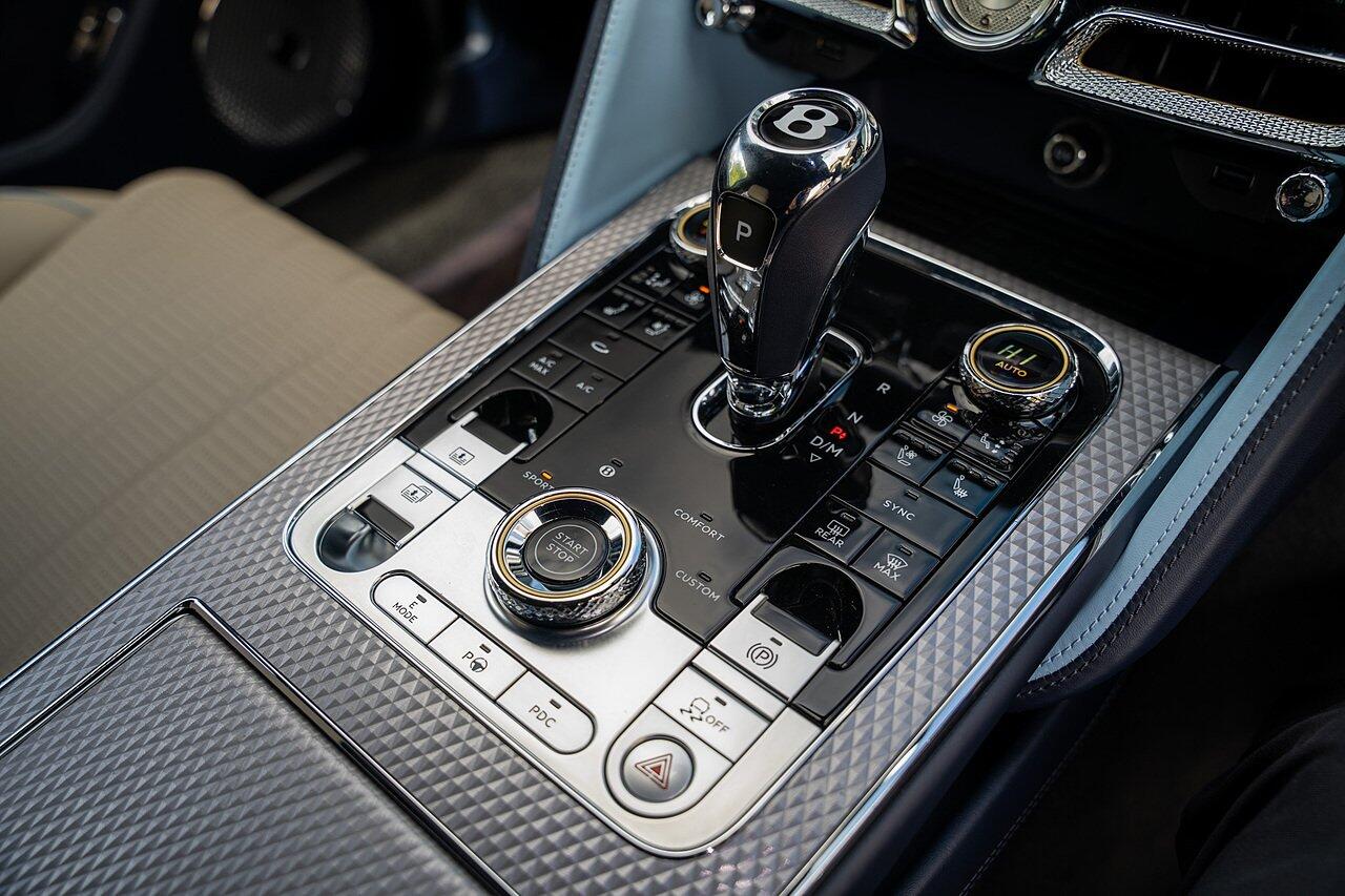 Bentley Flying Spur view 48