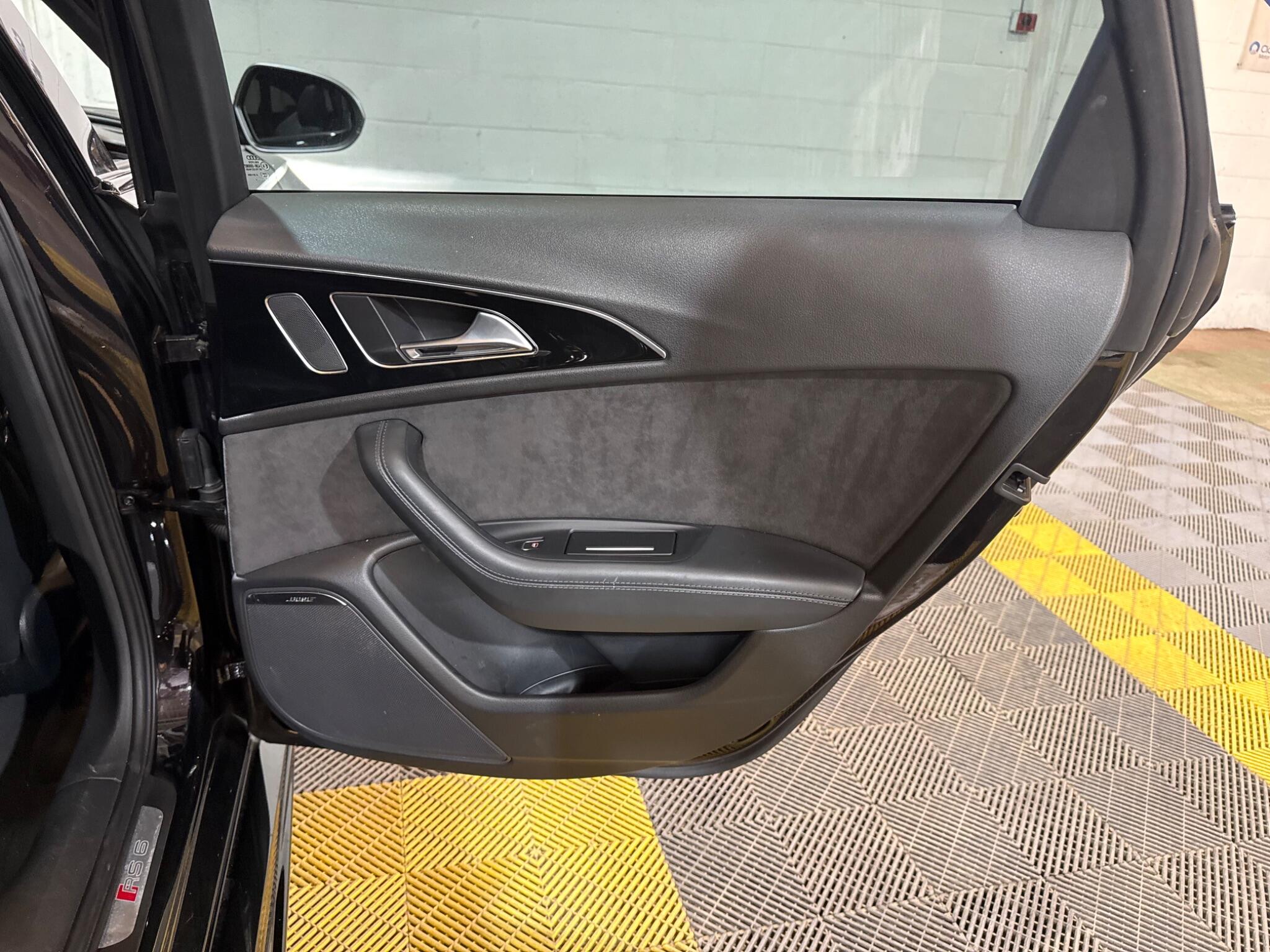 Audi RS6 view 43
