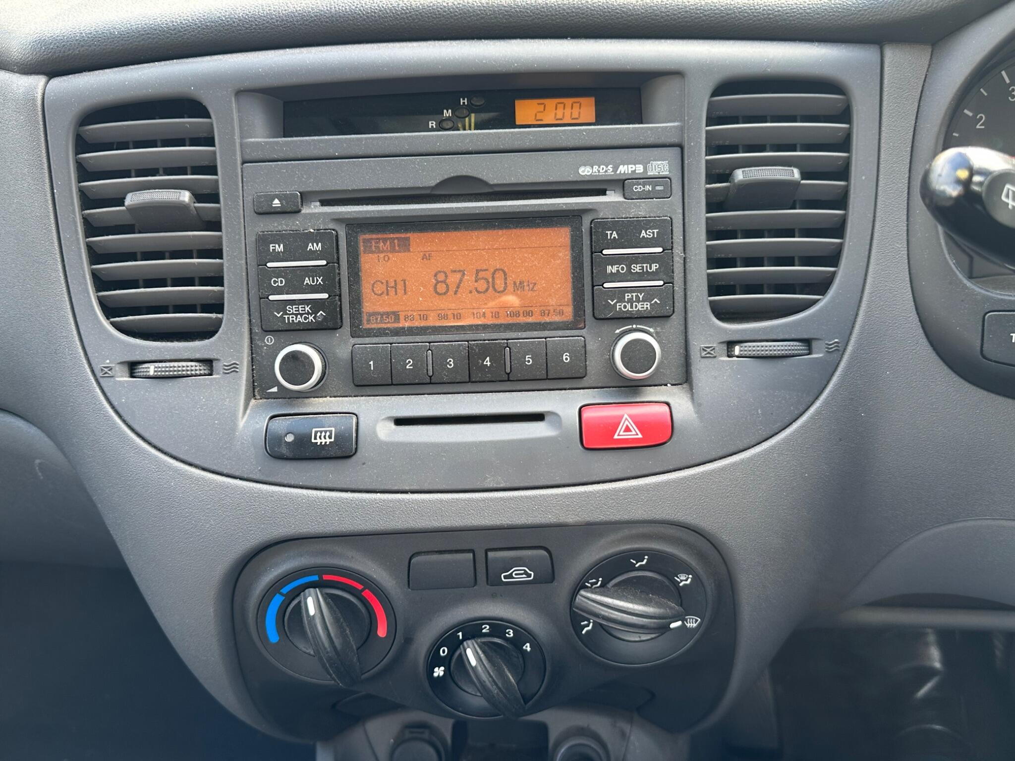 Kia Rio view 8