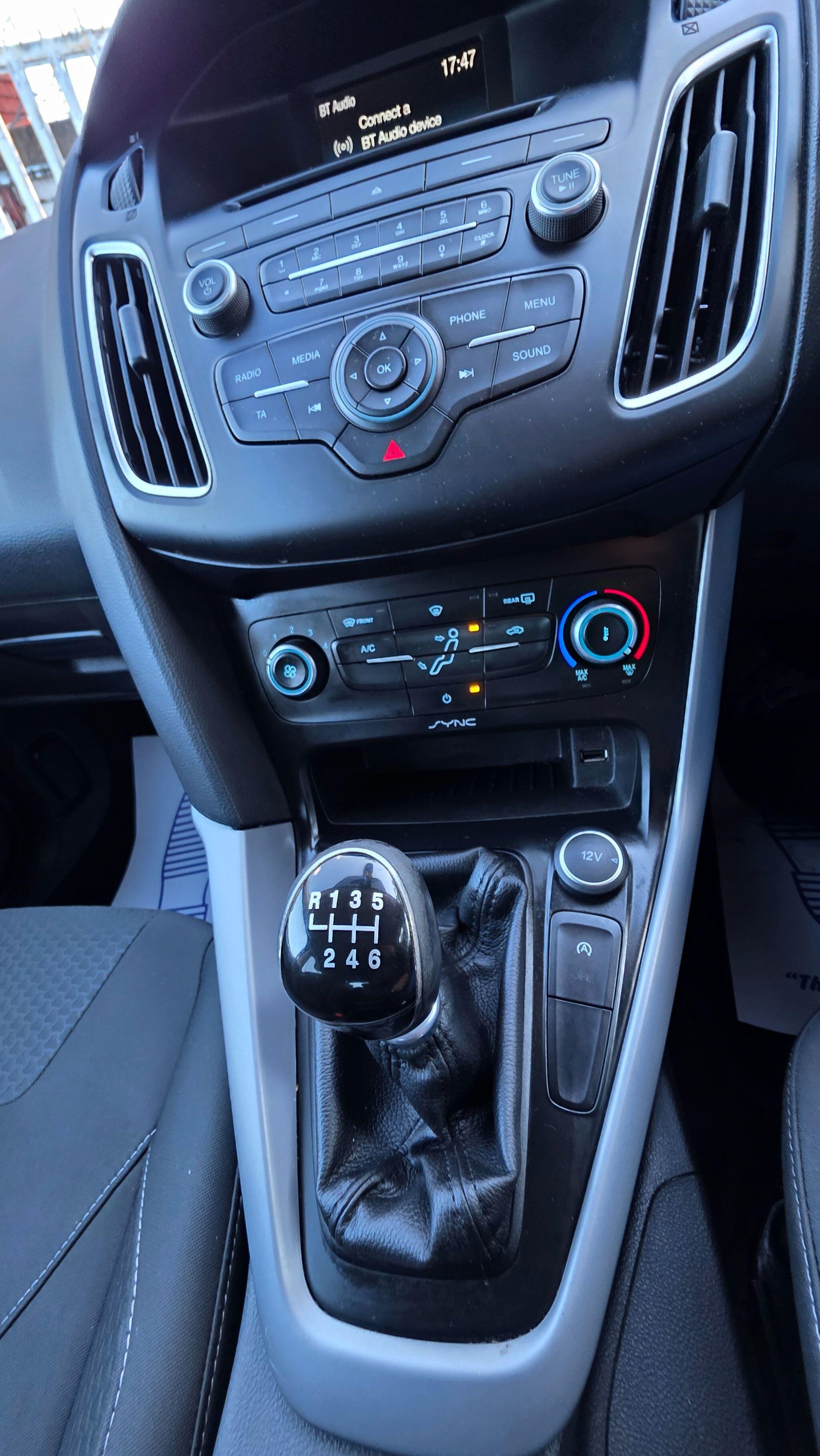 Ford Focus view 24