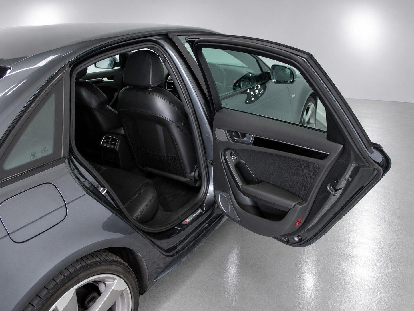 Audi A4 view 26