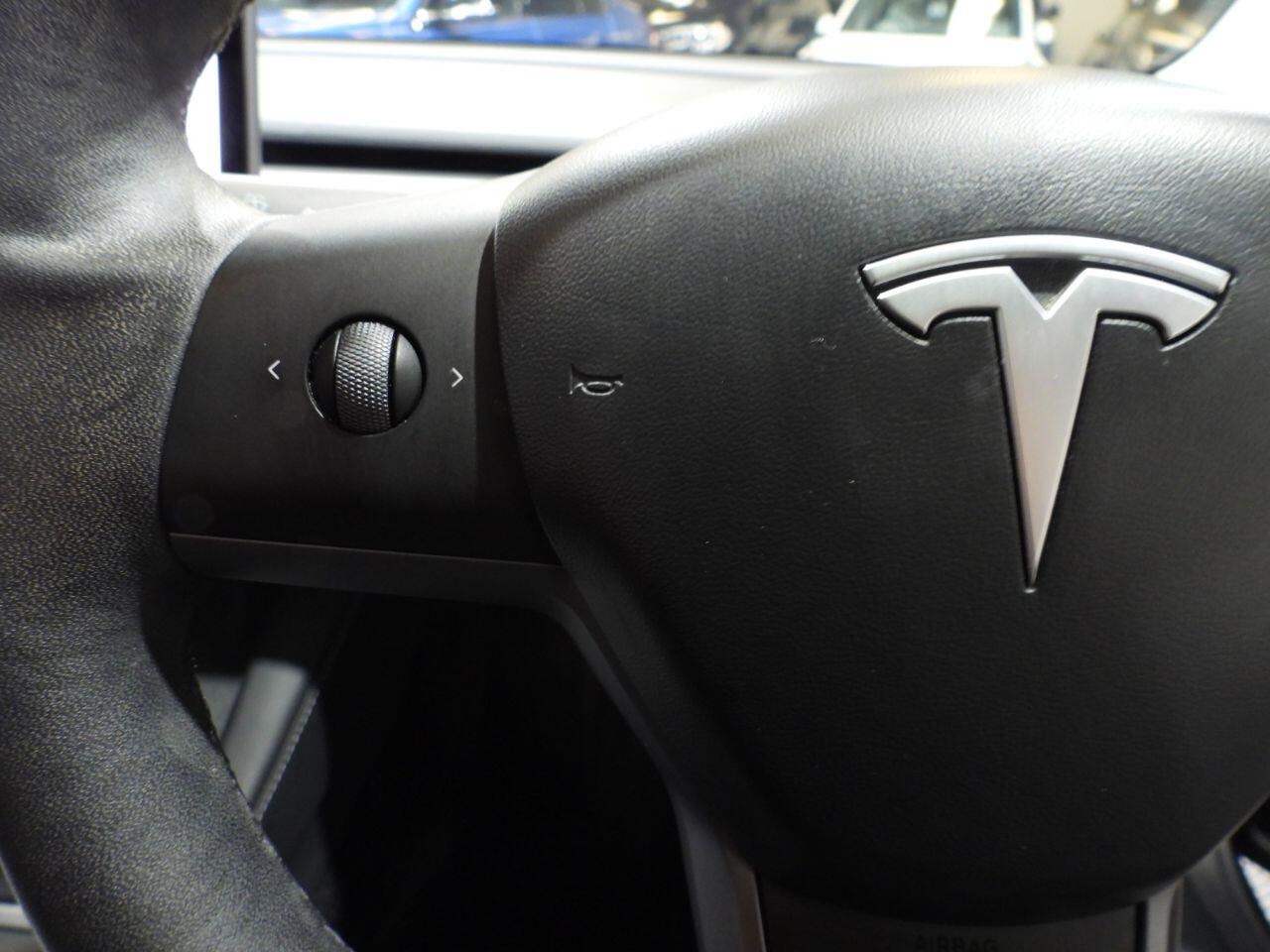 Tesla Model 3 view 22