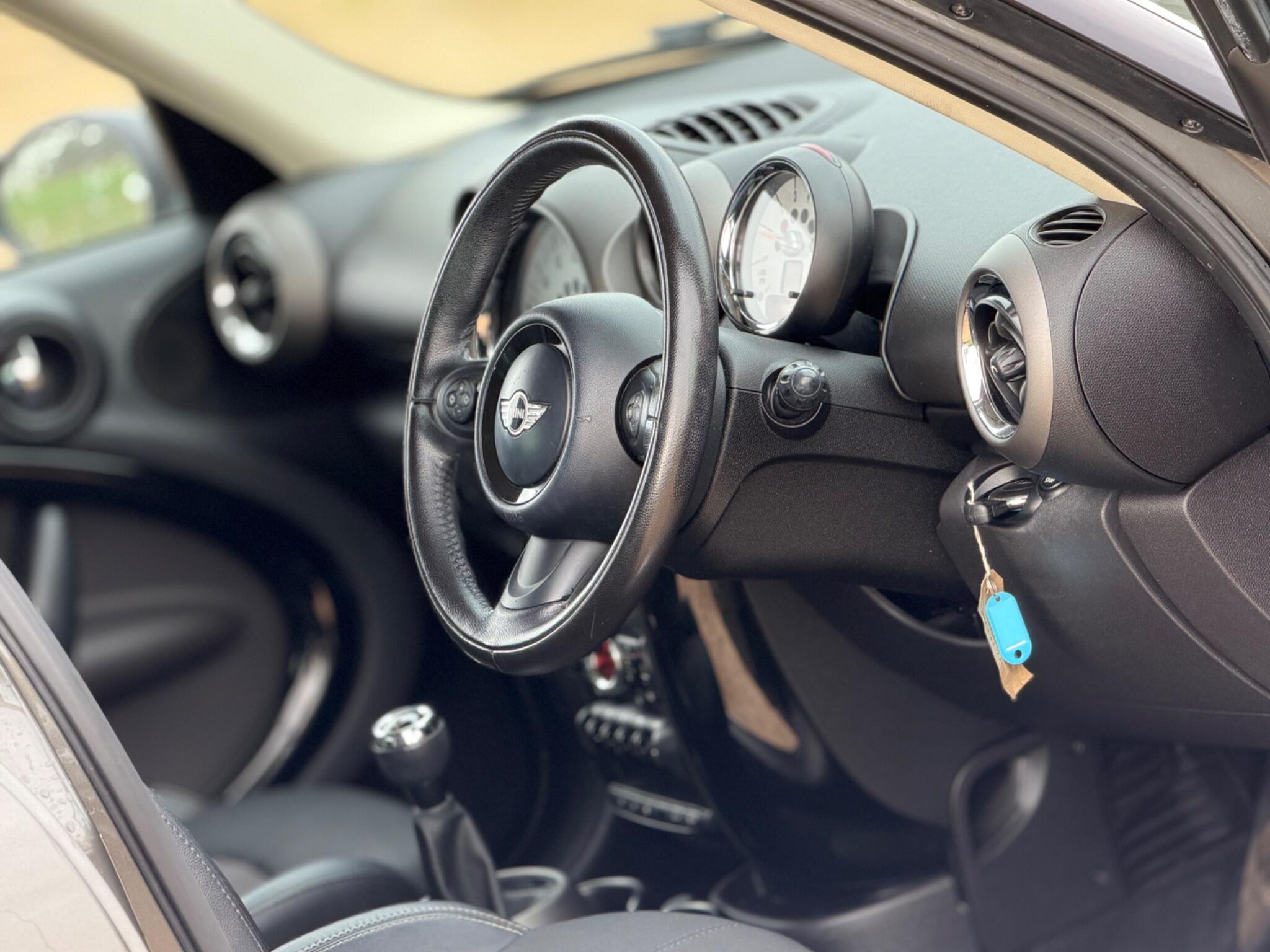 2012 MINI Countryman 1.6 Cooper D ALL4 Euro 5 (s/s) 5dr image 14