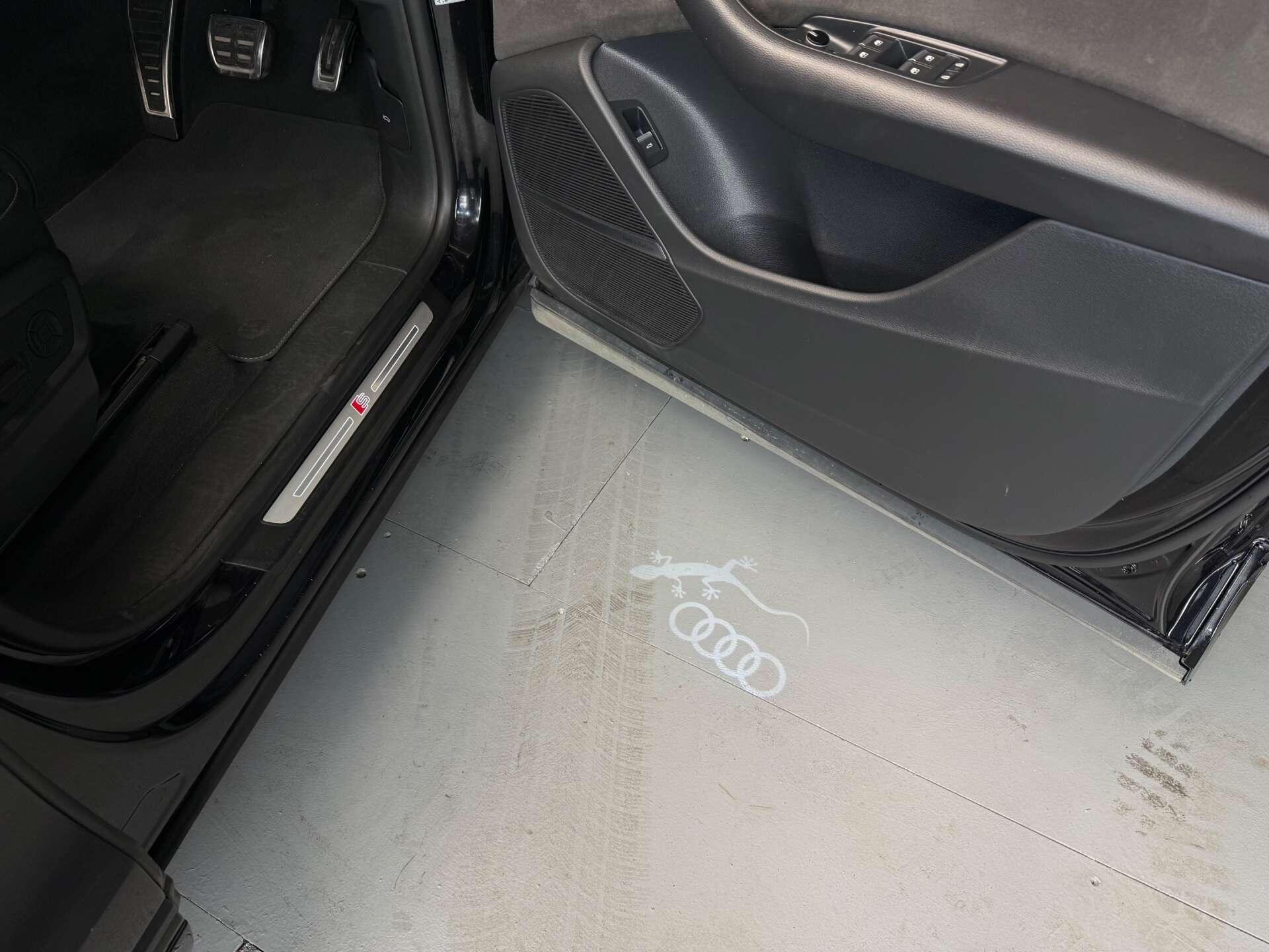 Audi Q8 view 25
