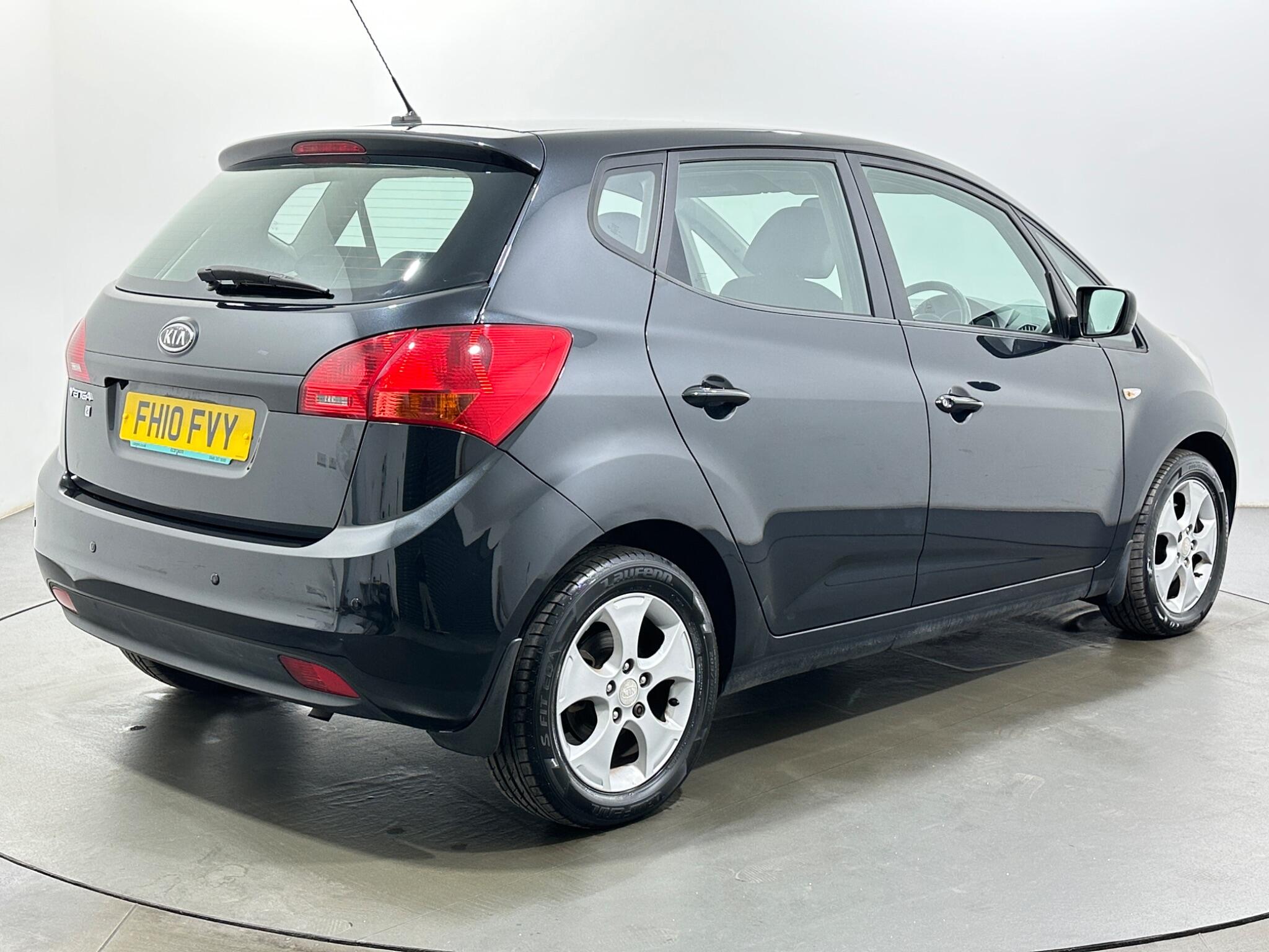 Kia Venga view 8