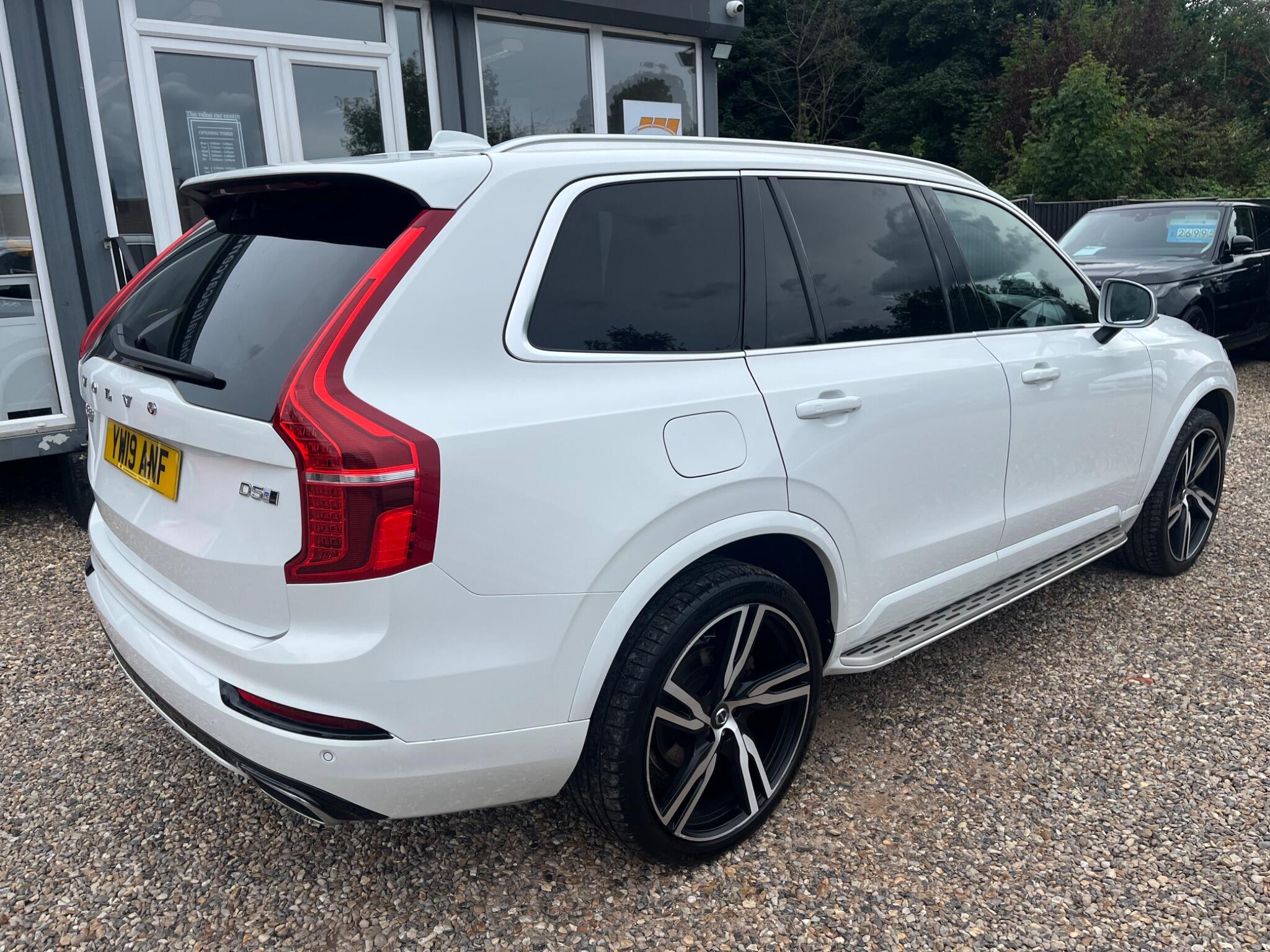 Volvo XC90 view 4