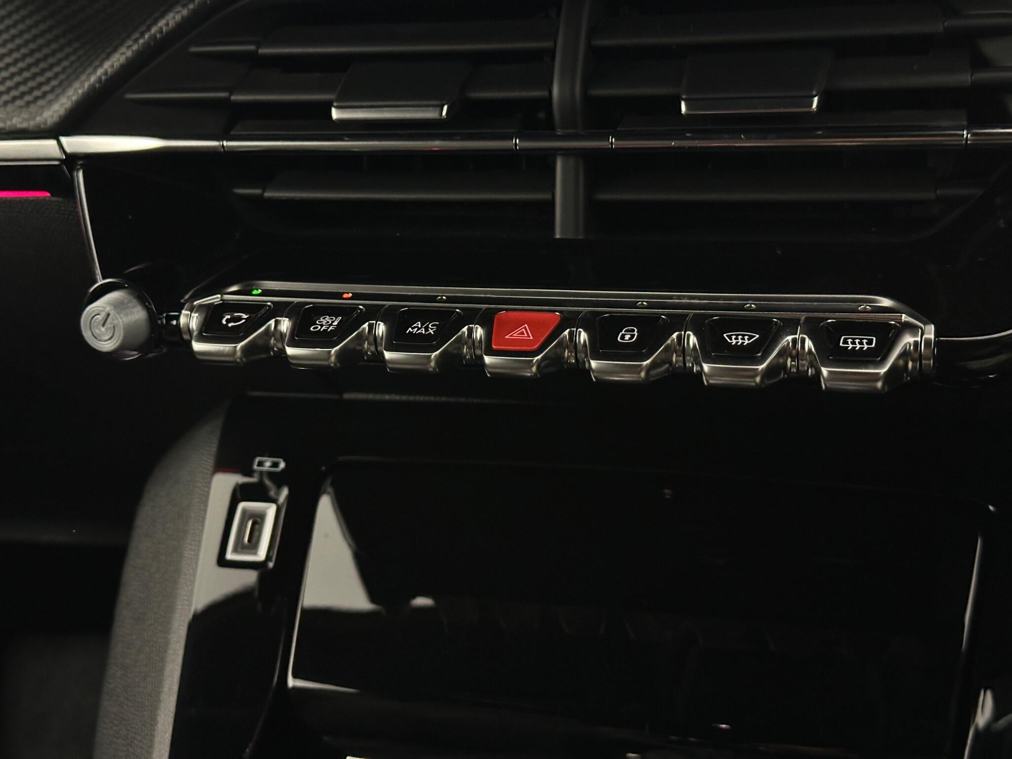 Peugeot 208 view 20
