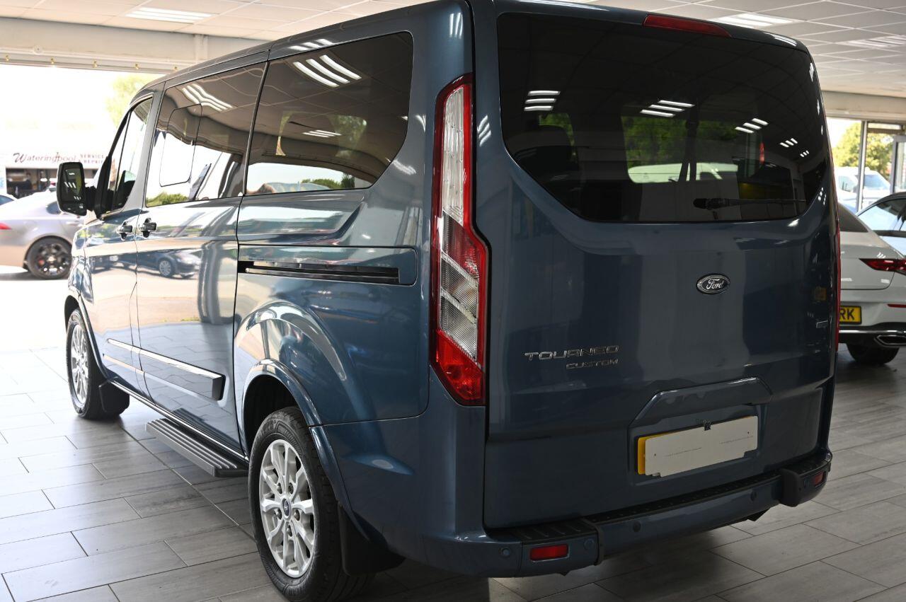 Ford Tourneo Custom view 11