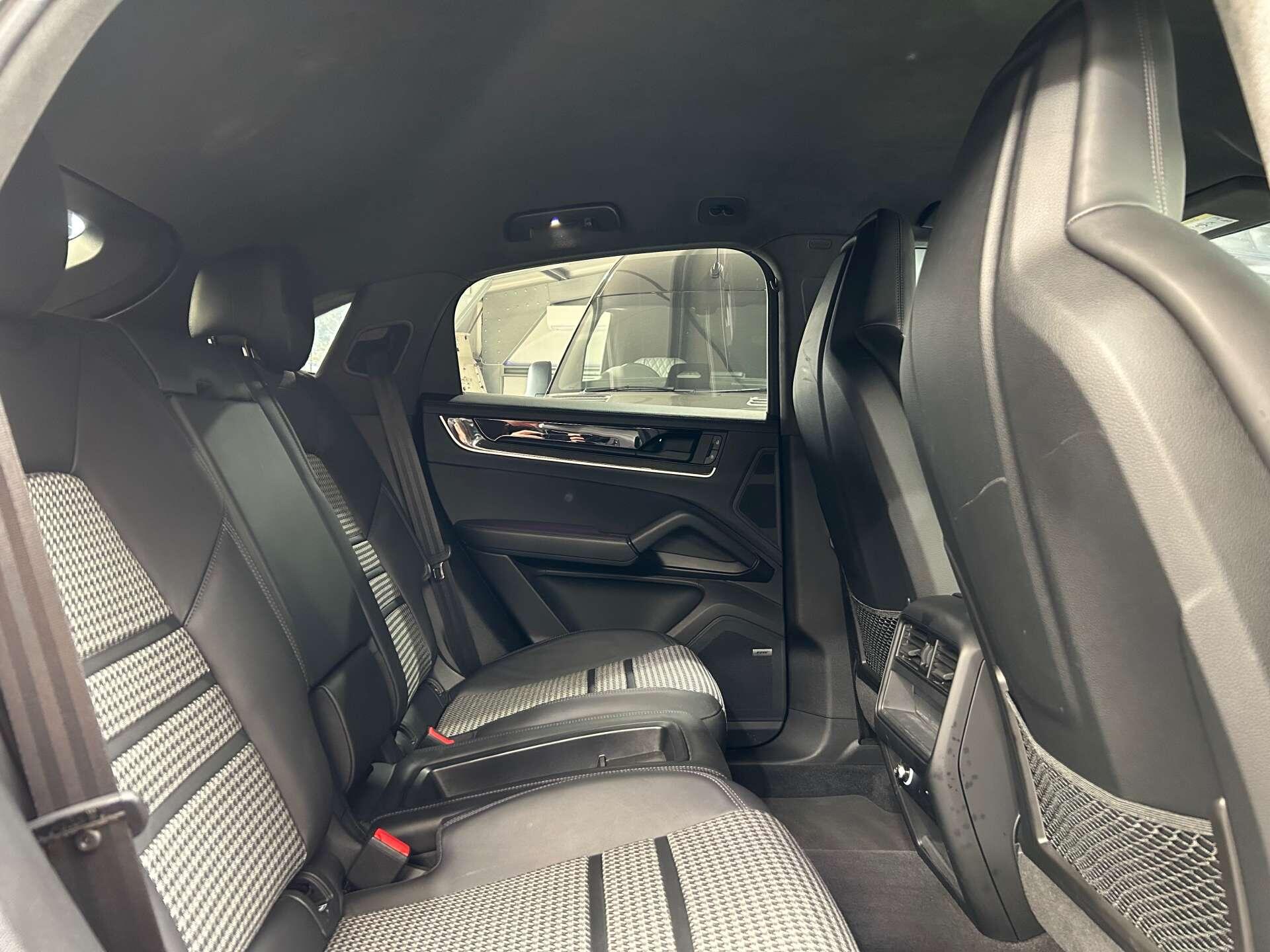 Porsche Cayenne view 35