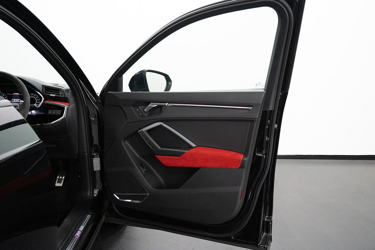 Audi RS Q3 view 18