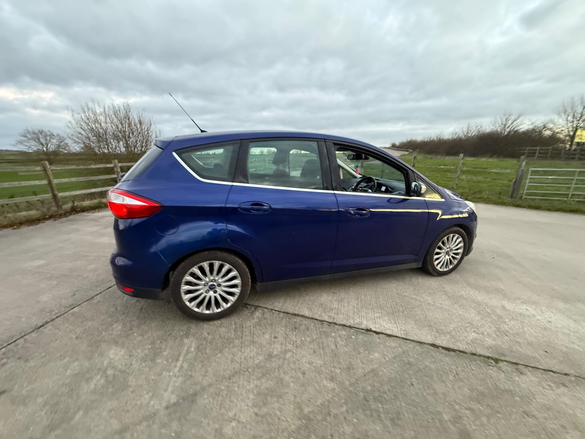 Ford C-Max 1.6 TDCi Titanium Euro 5 5dr — photo 25 of 104