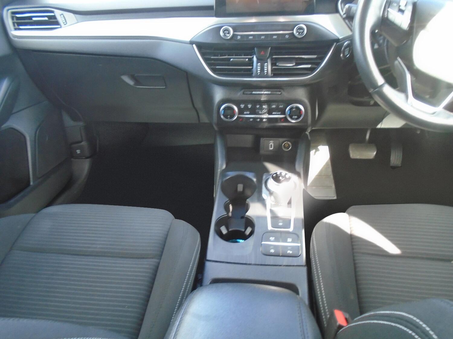 Ford Focus view 10