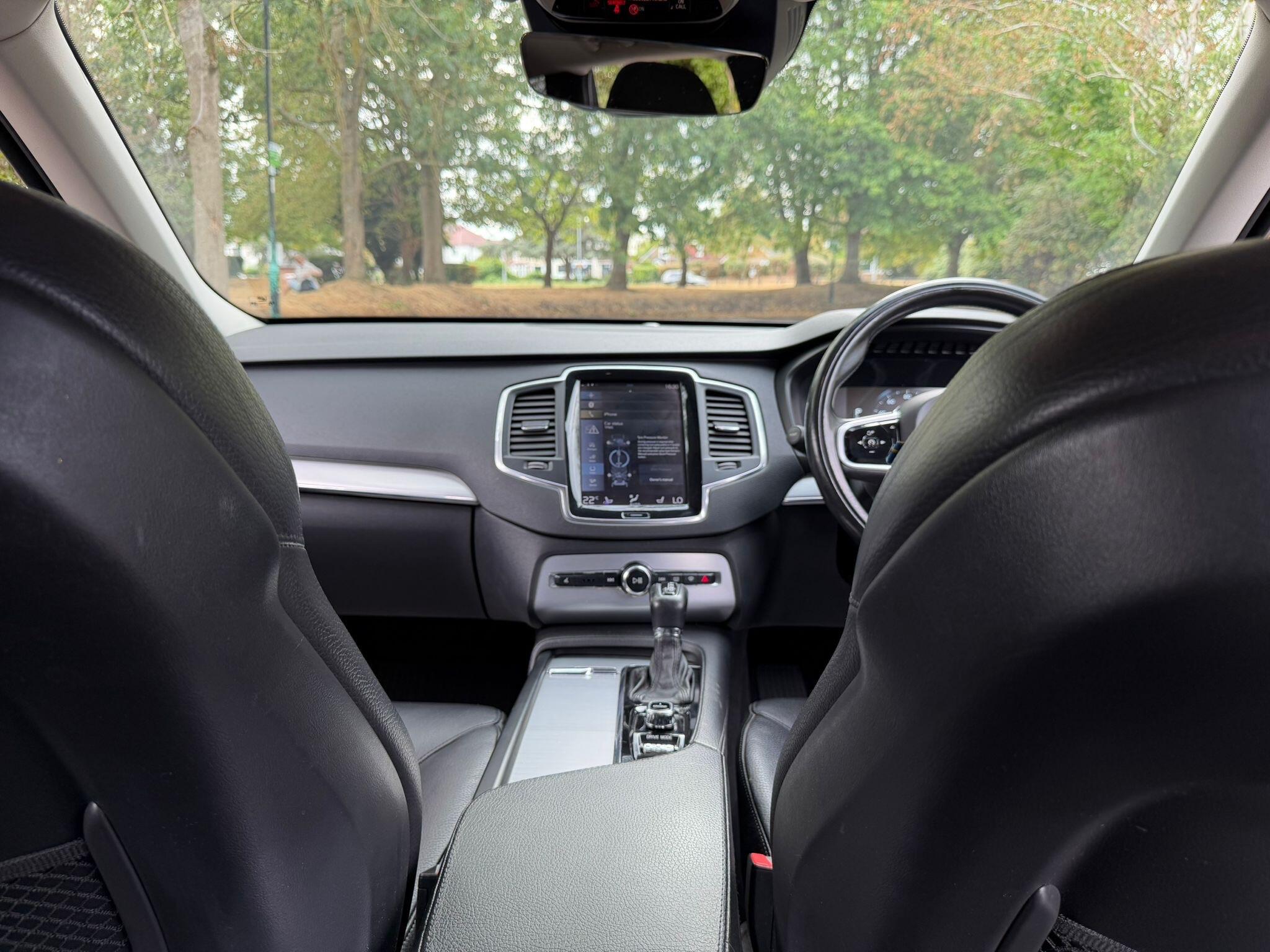 Volvo XC90 view 16