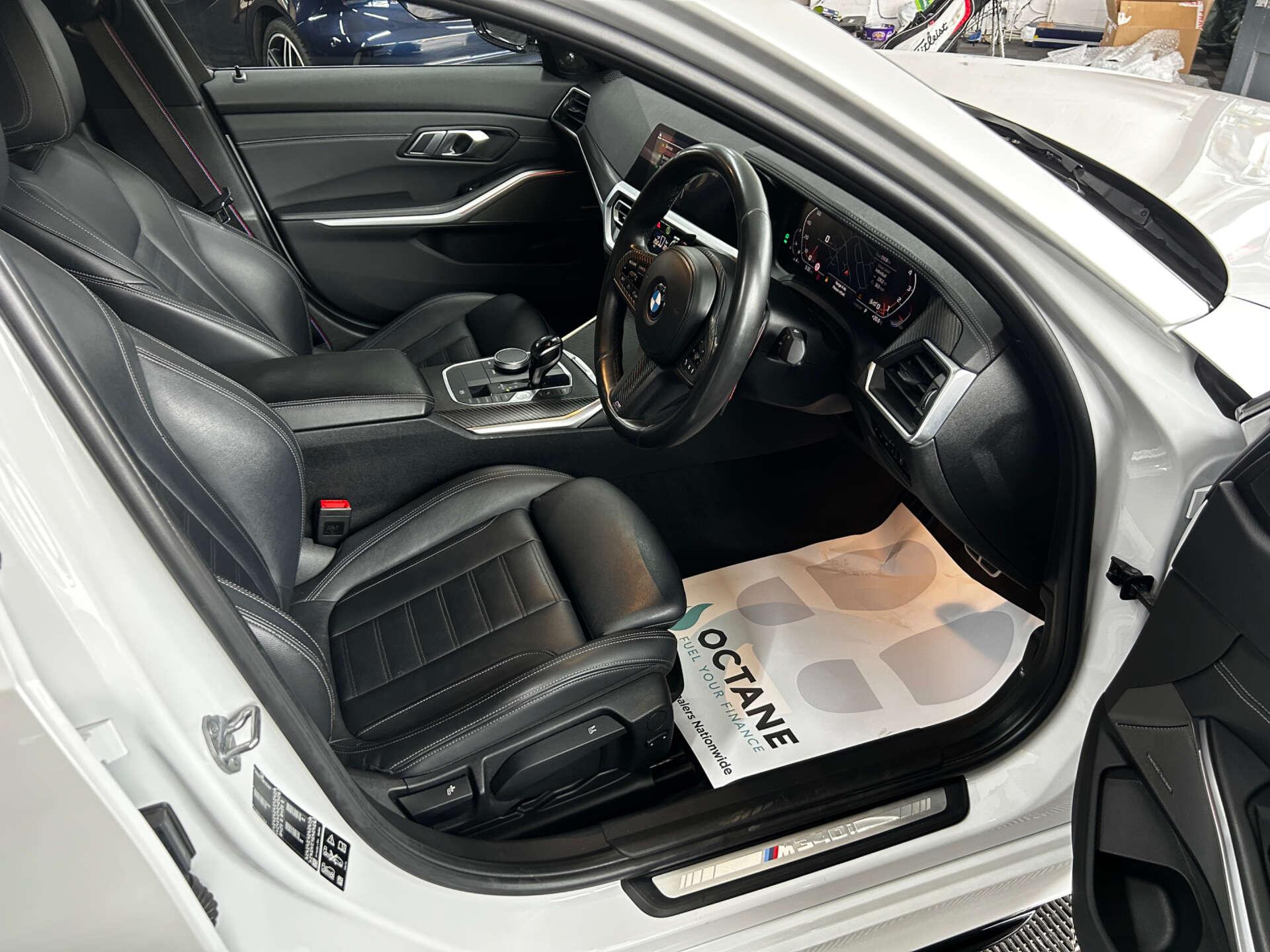 BMW 3 Series view 32