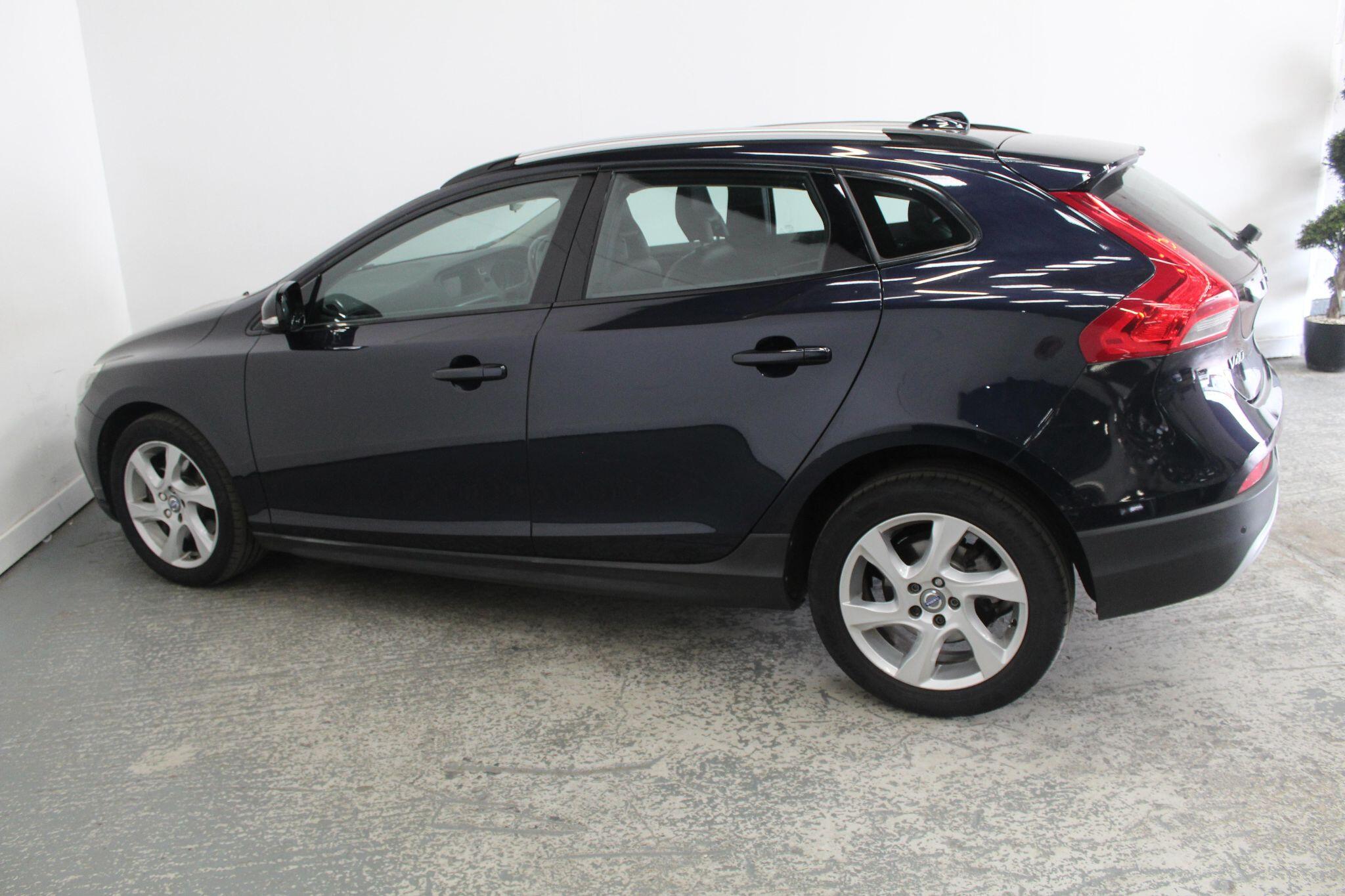 Volvo V40 Cross Country view 10