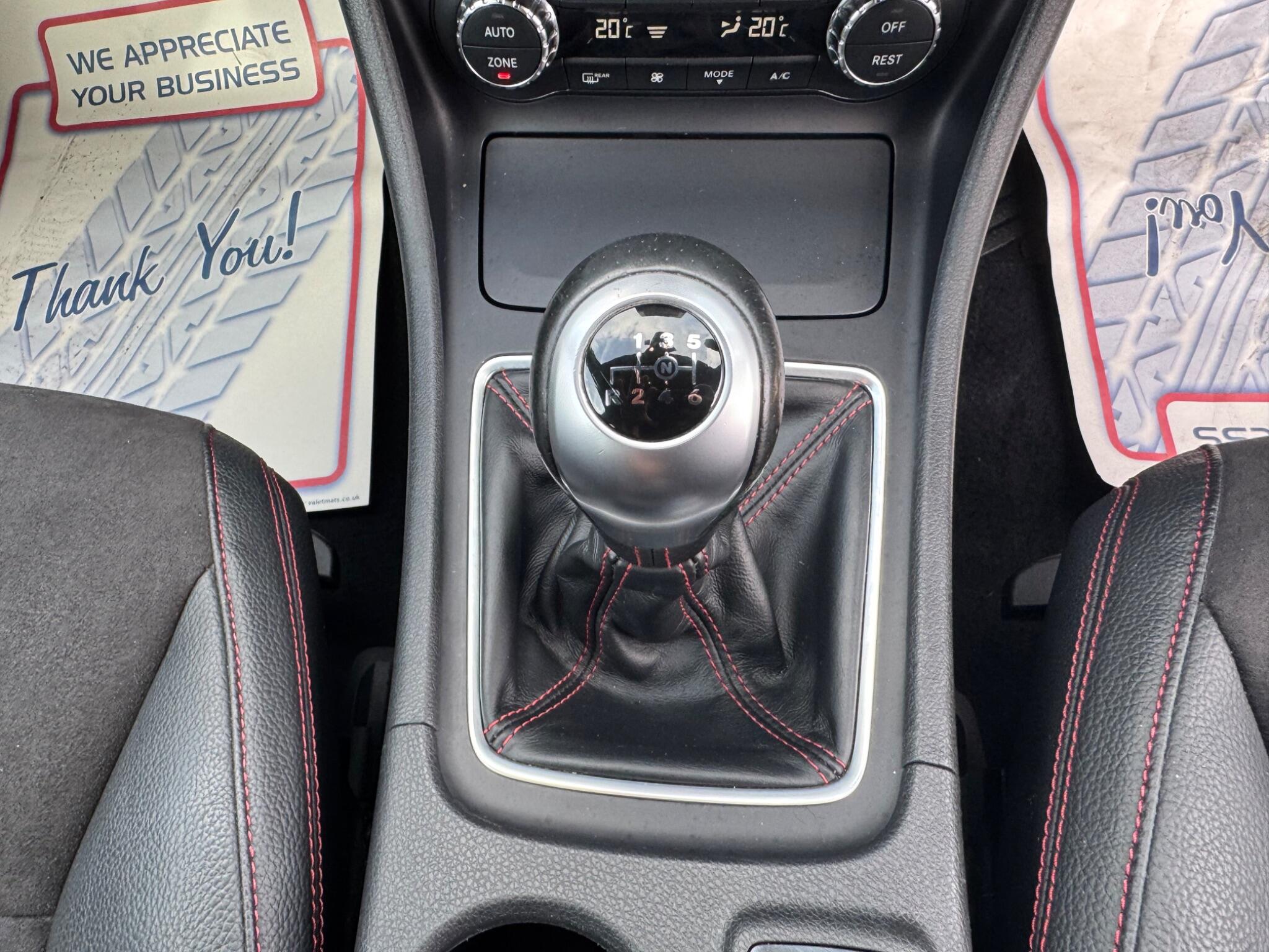 Mercedes-Benz Cla view 11