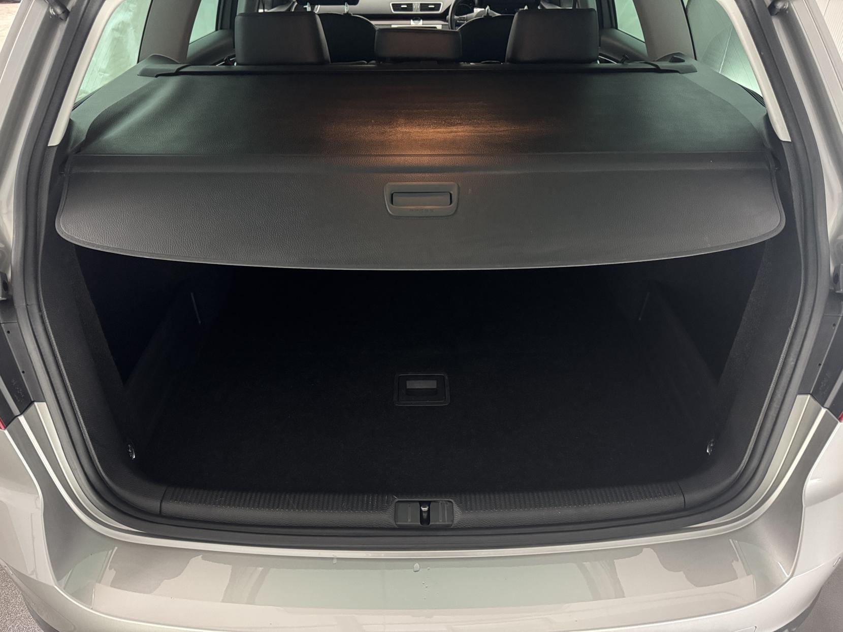 Volkswagen Passat view 72