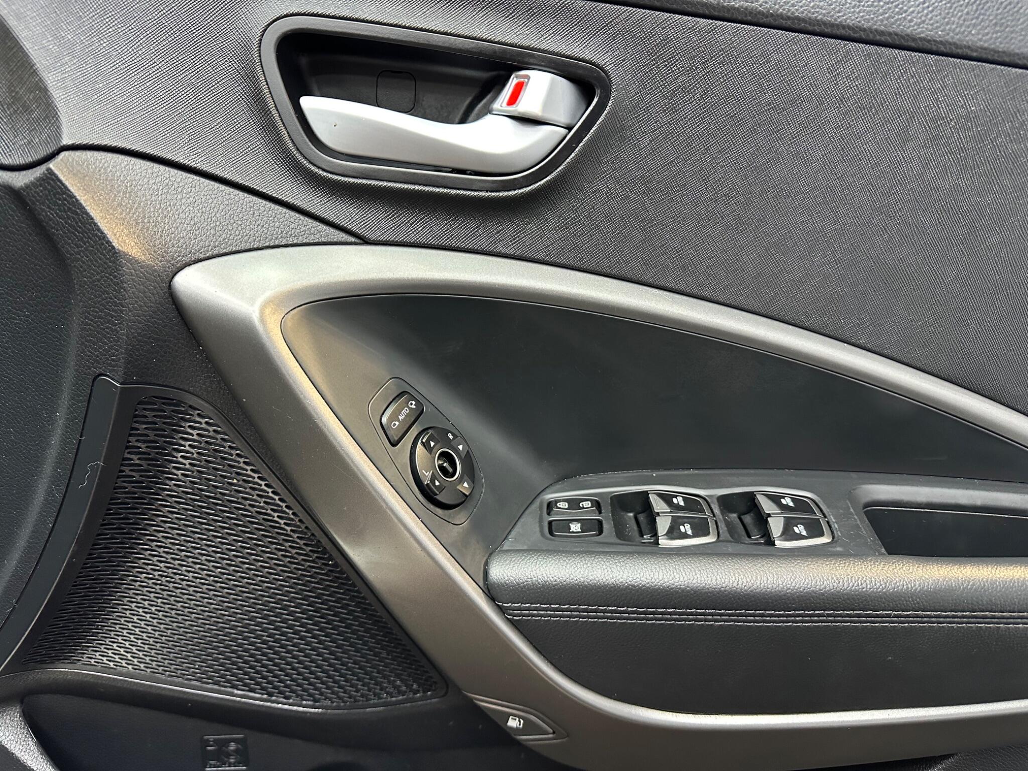Hyundai Santa Fe view 16