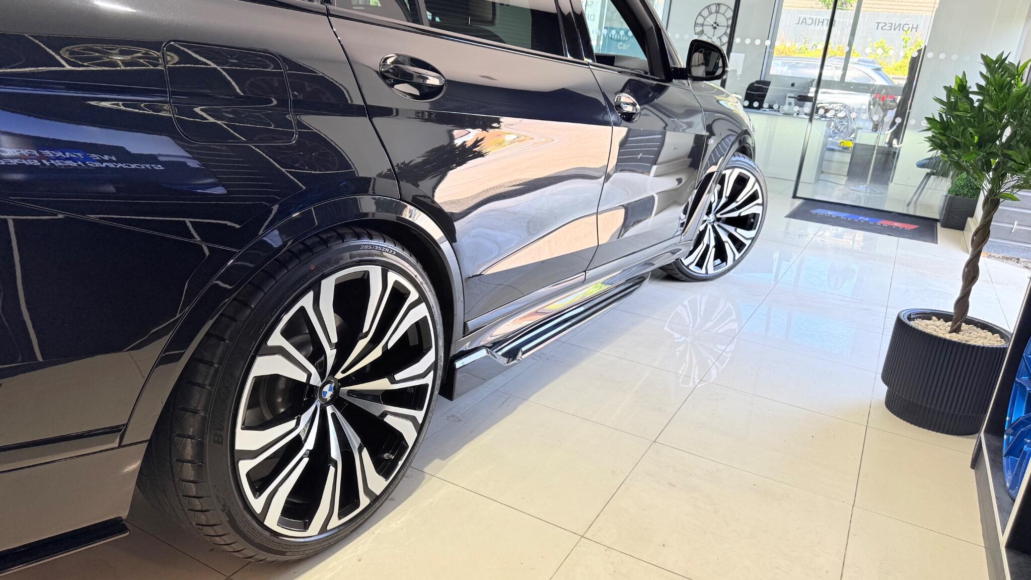 BMW X7 view 14
