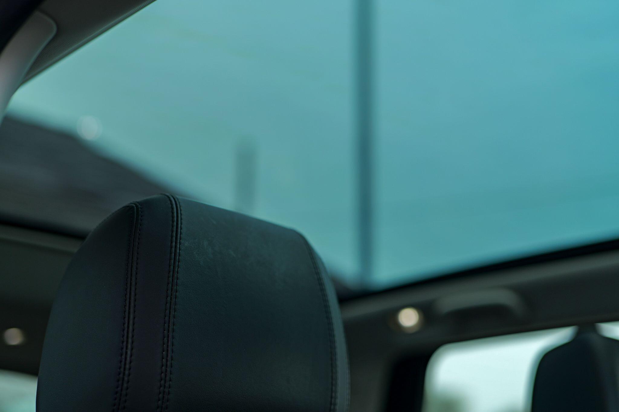 Land Rover Discovery Sport view 13