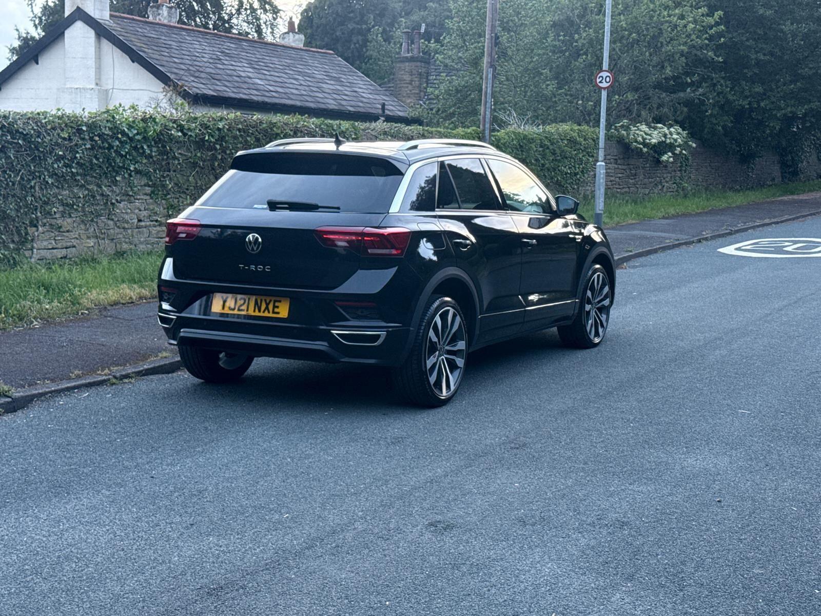 Volkswagen T-Roc view 11