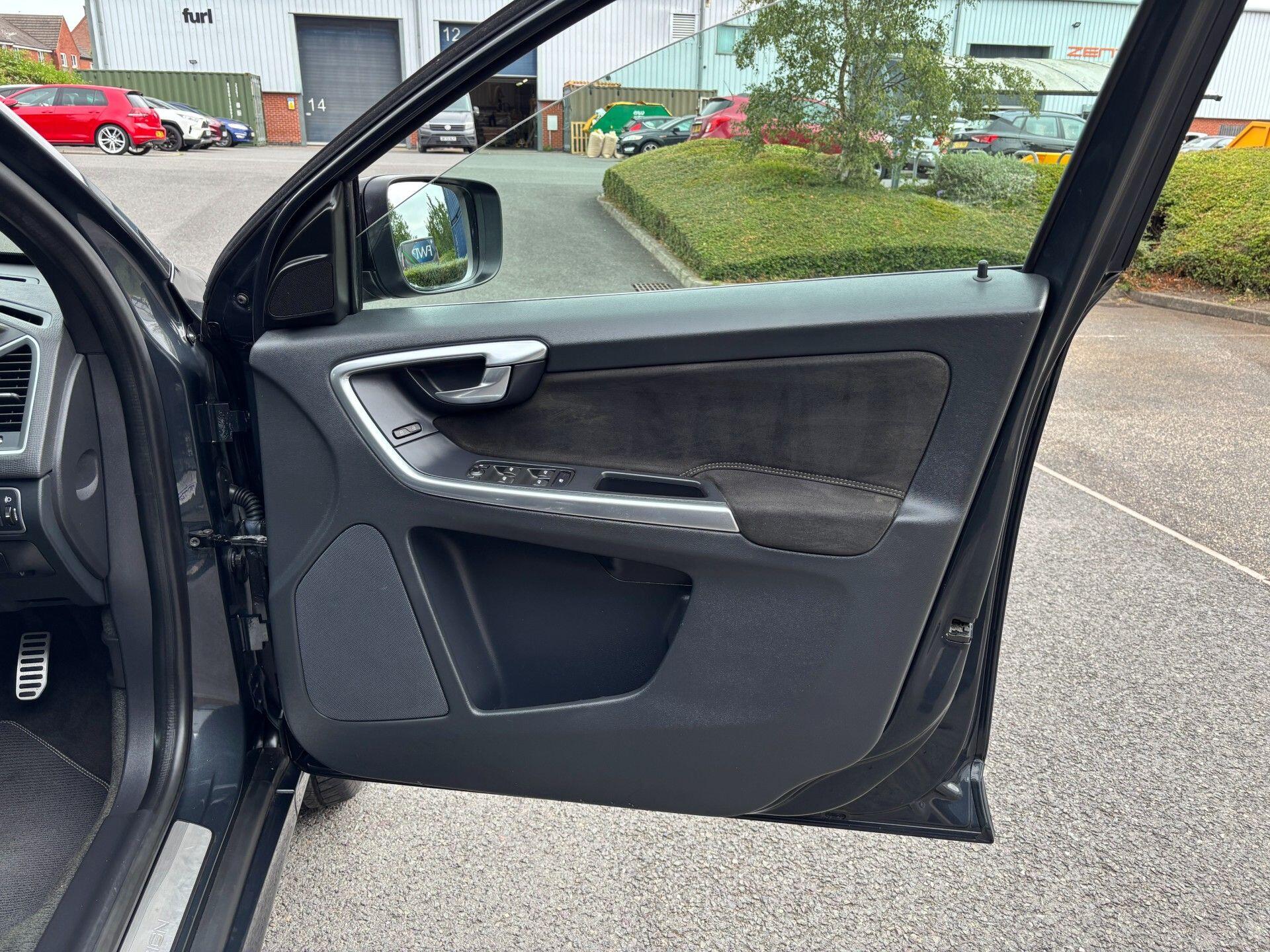 Volvo XC60 view 32