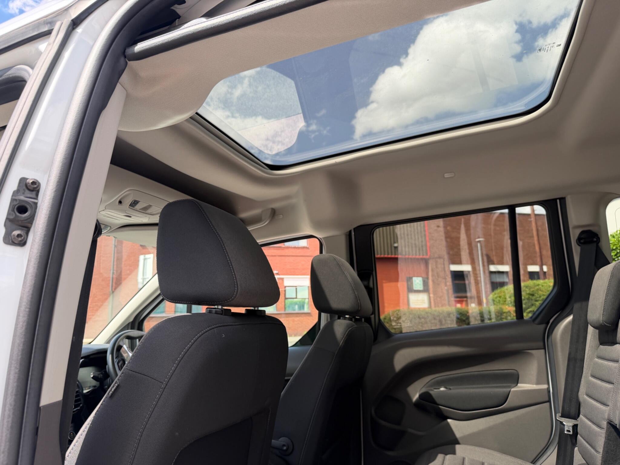 Ford Tourneo Connect view 19