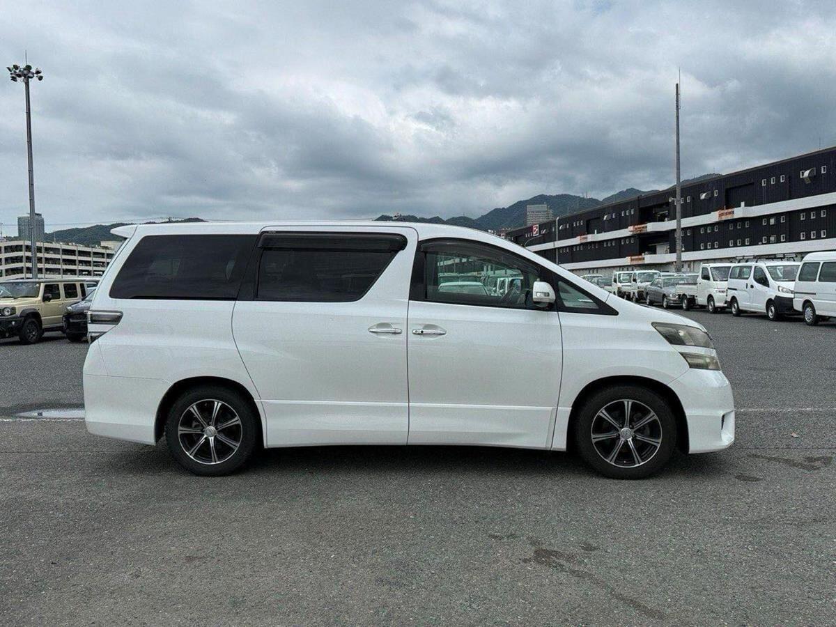Toyota Vellfire view 7