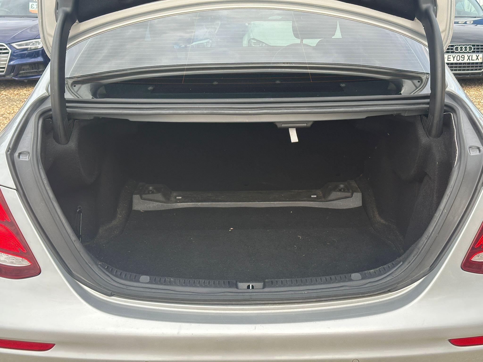 Mercedes-Benz E Class view 30