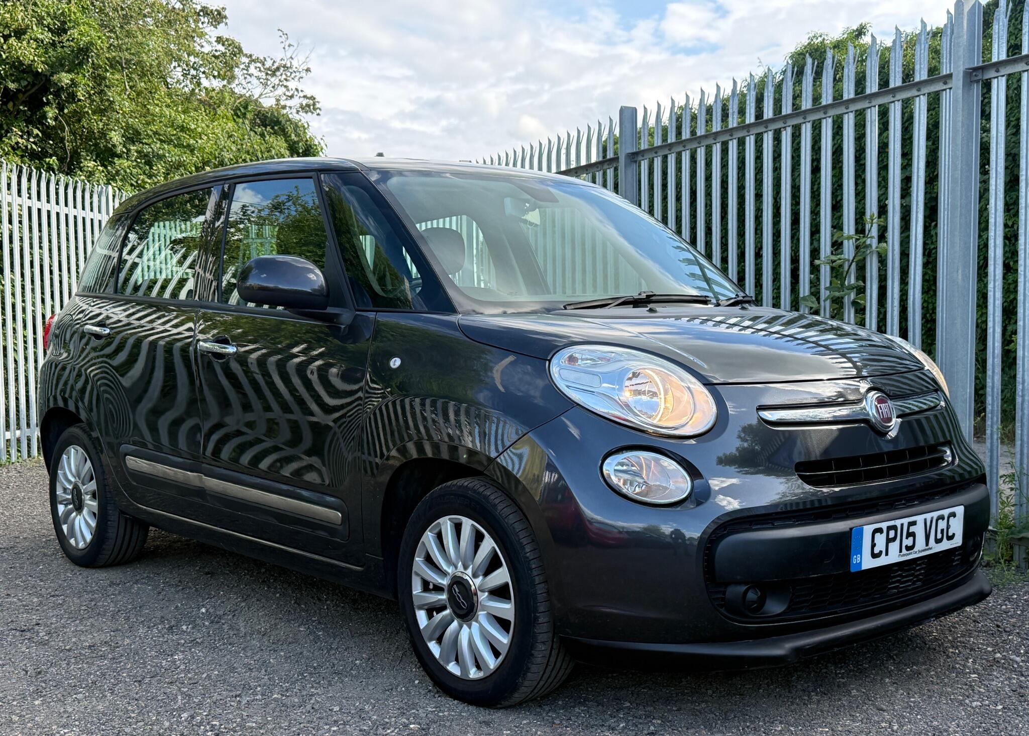 2015 Fiat 500L image 1