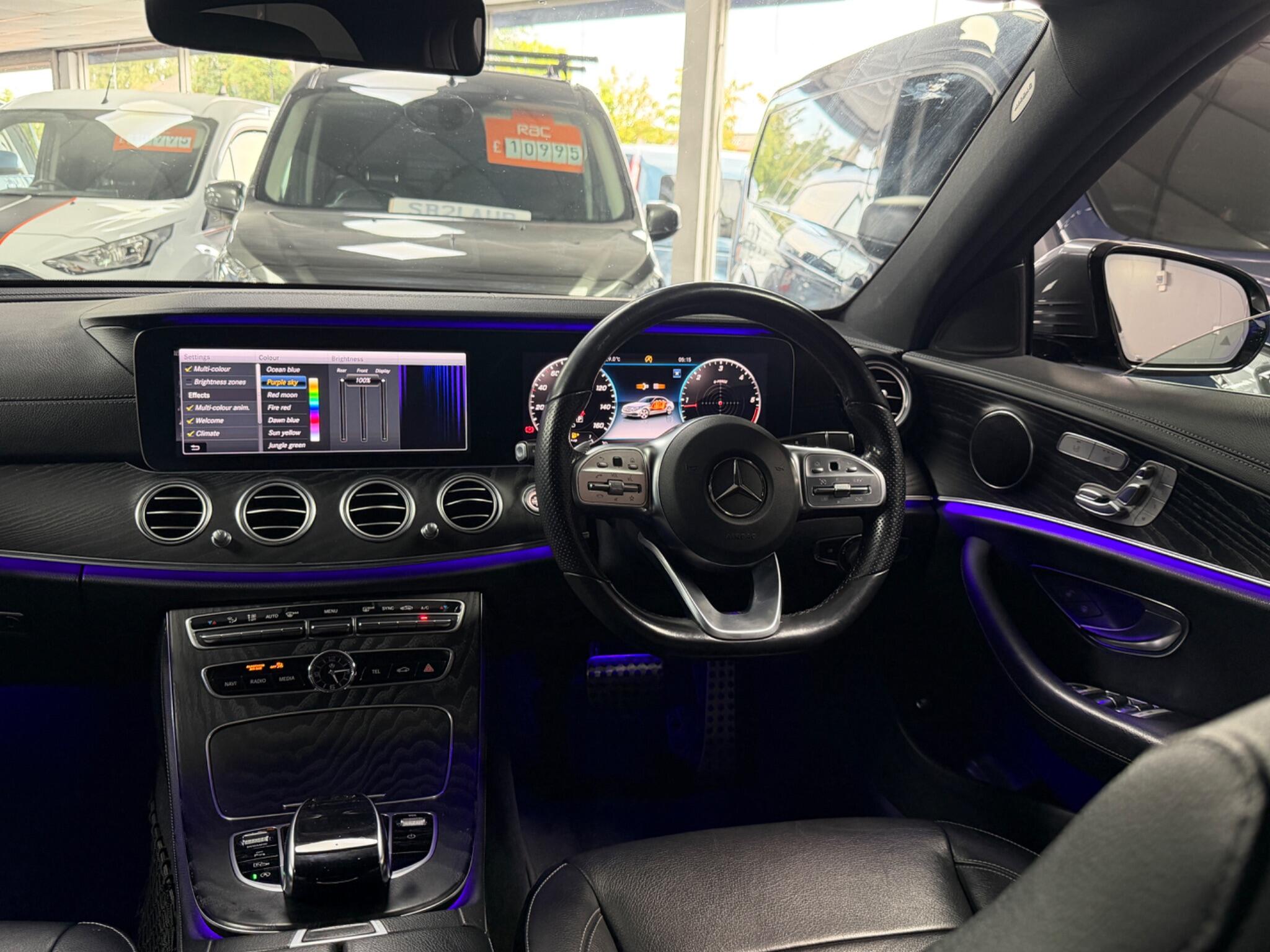 Mercedes-Benz E Class view 31