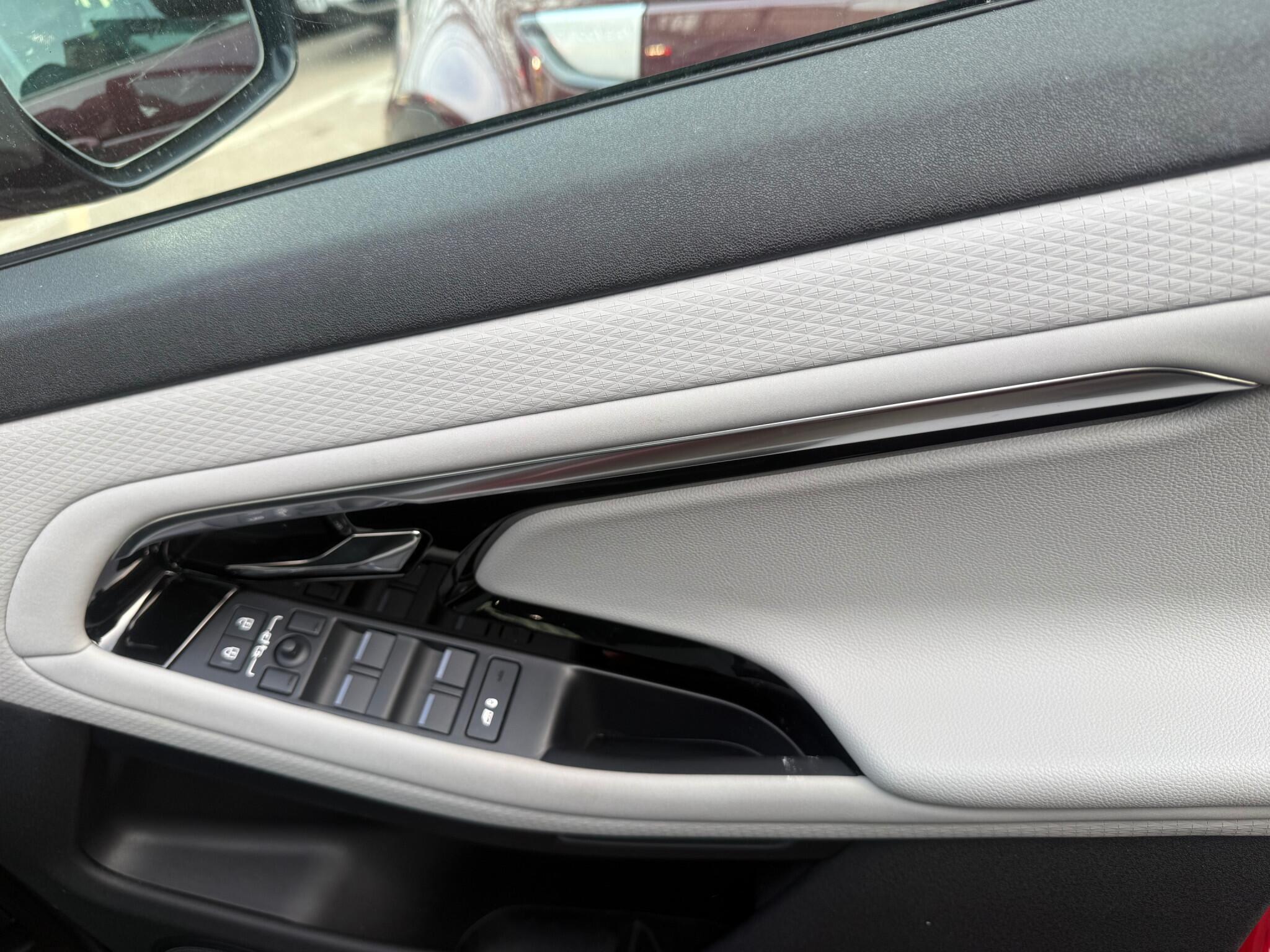 Land Rover Range Rover Evoque view 15