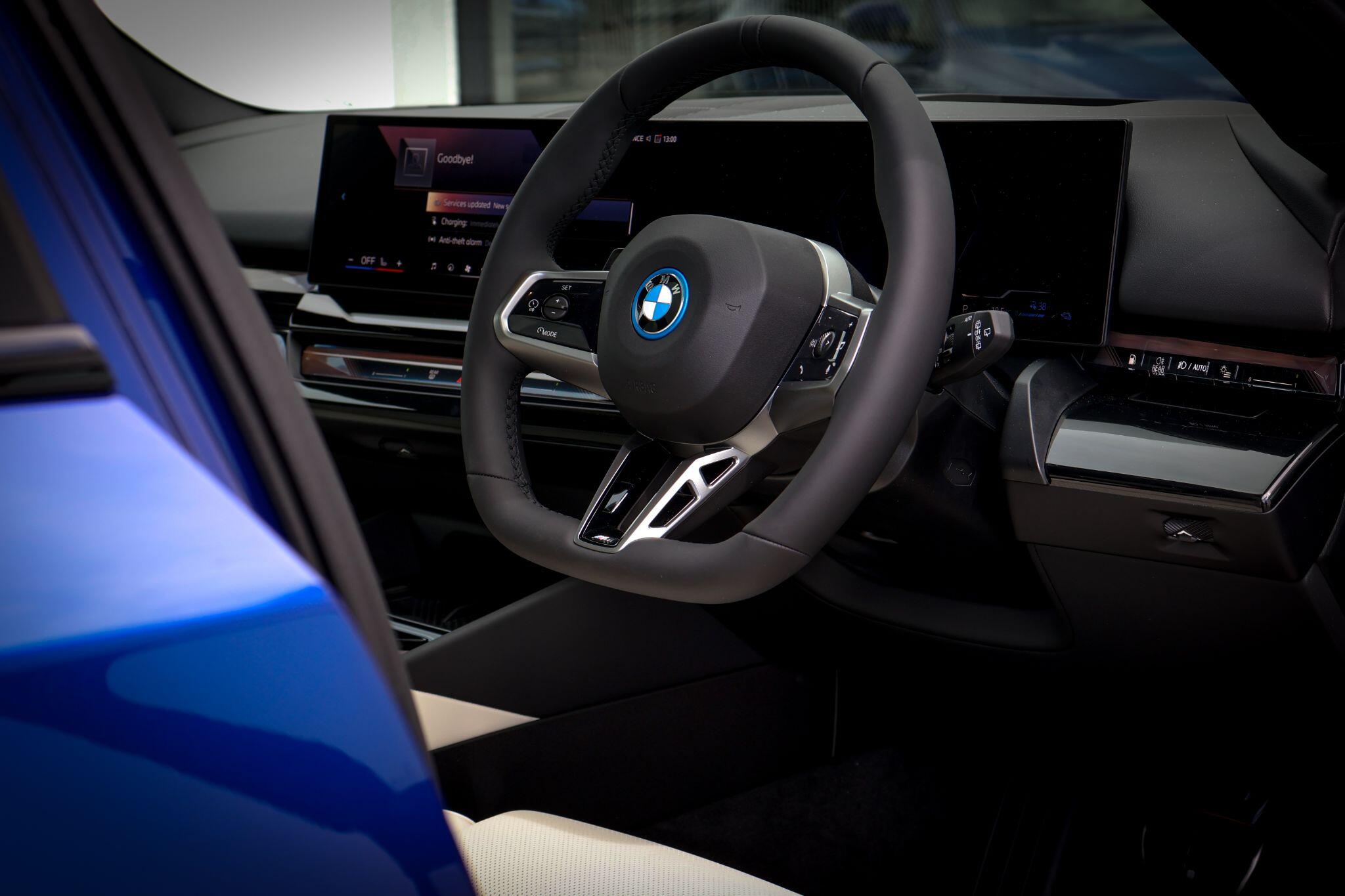 BMW 5 Series view 17