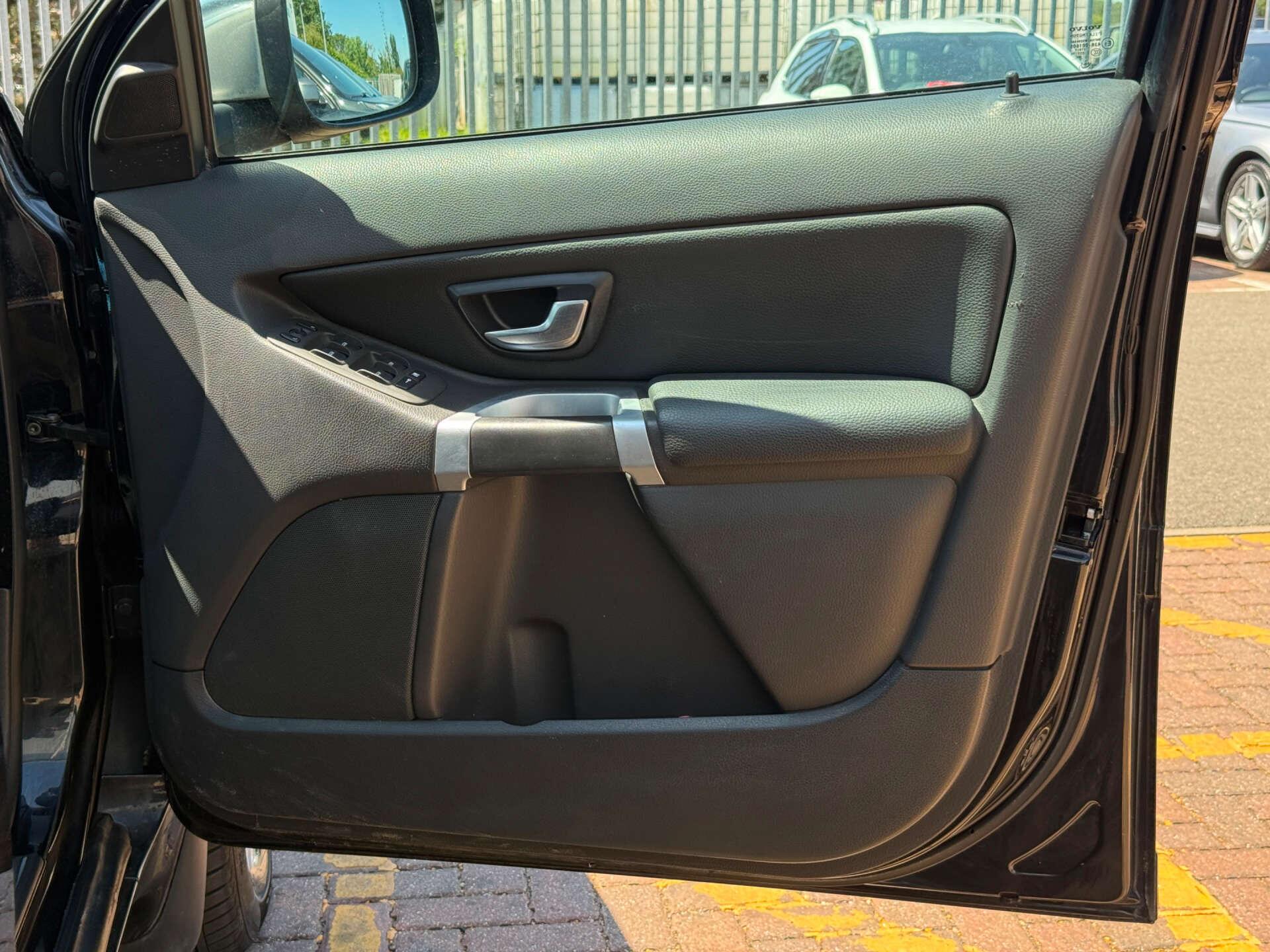 Volvo XC90 view 19