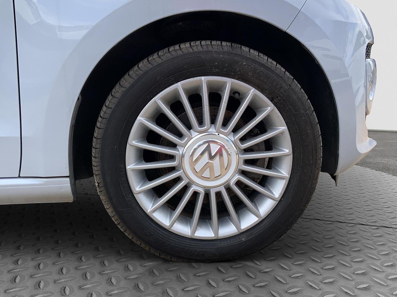 Volkswagen Up! view 21