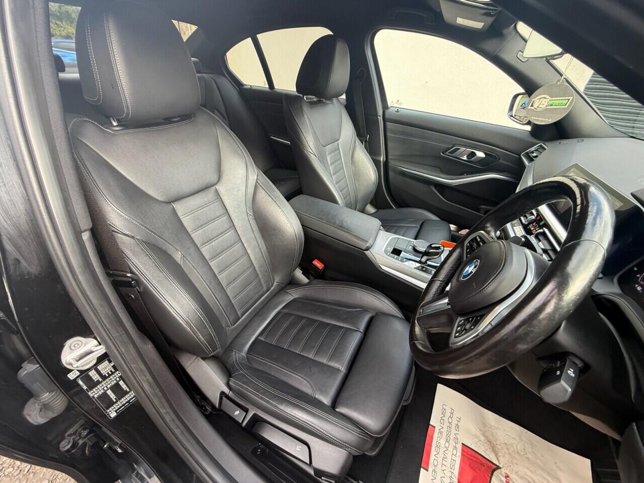 BMW 3 Series view 15