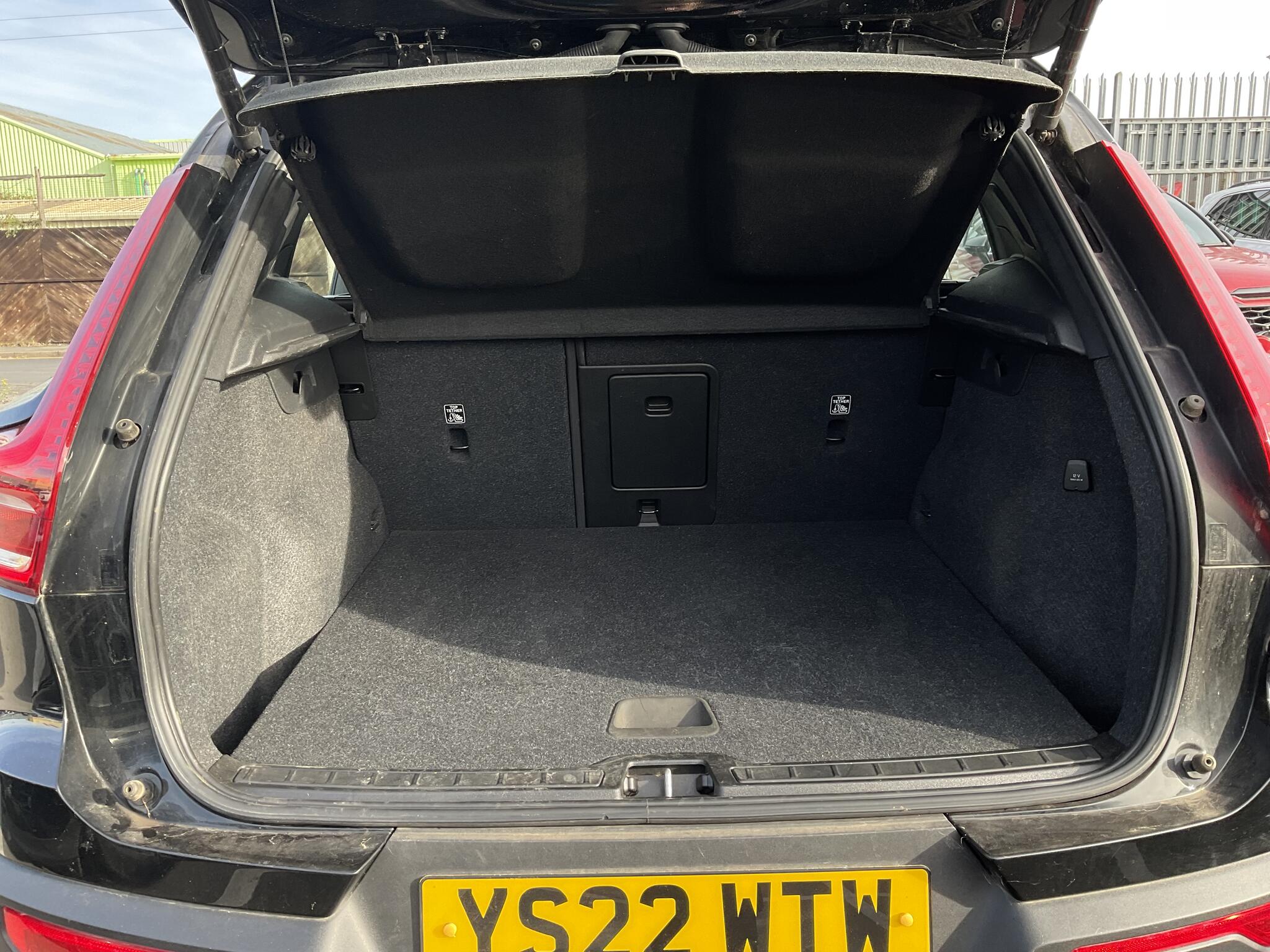 Volvo XC40 view 17