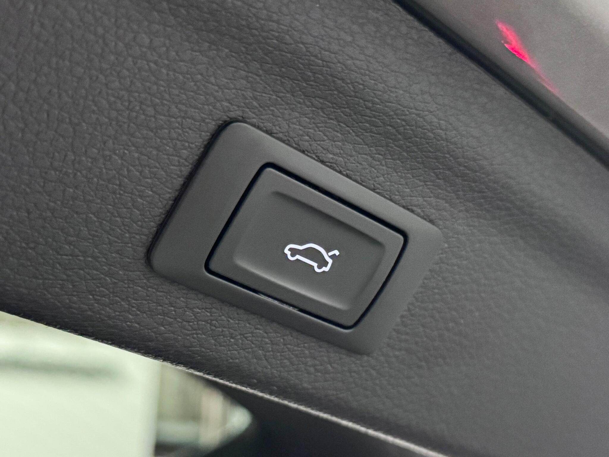 Audi Q3 view 8
