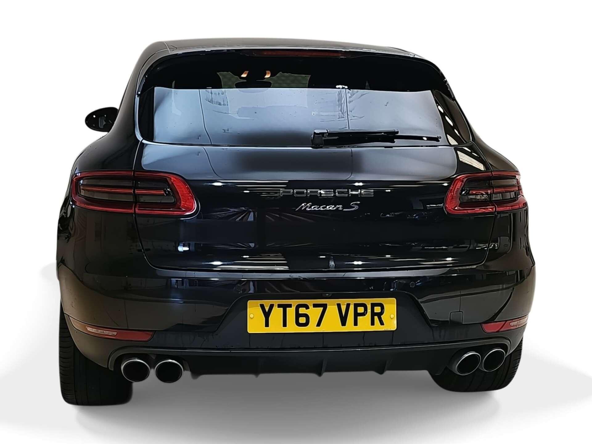 Porsche Macan view 4