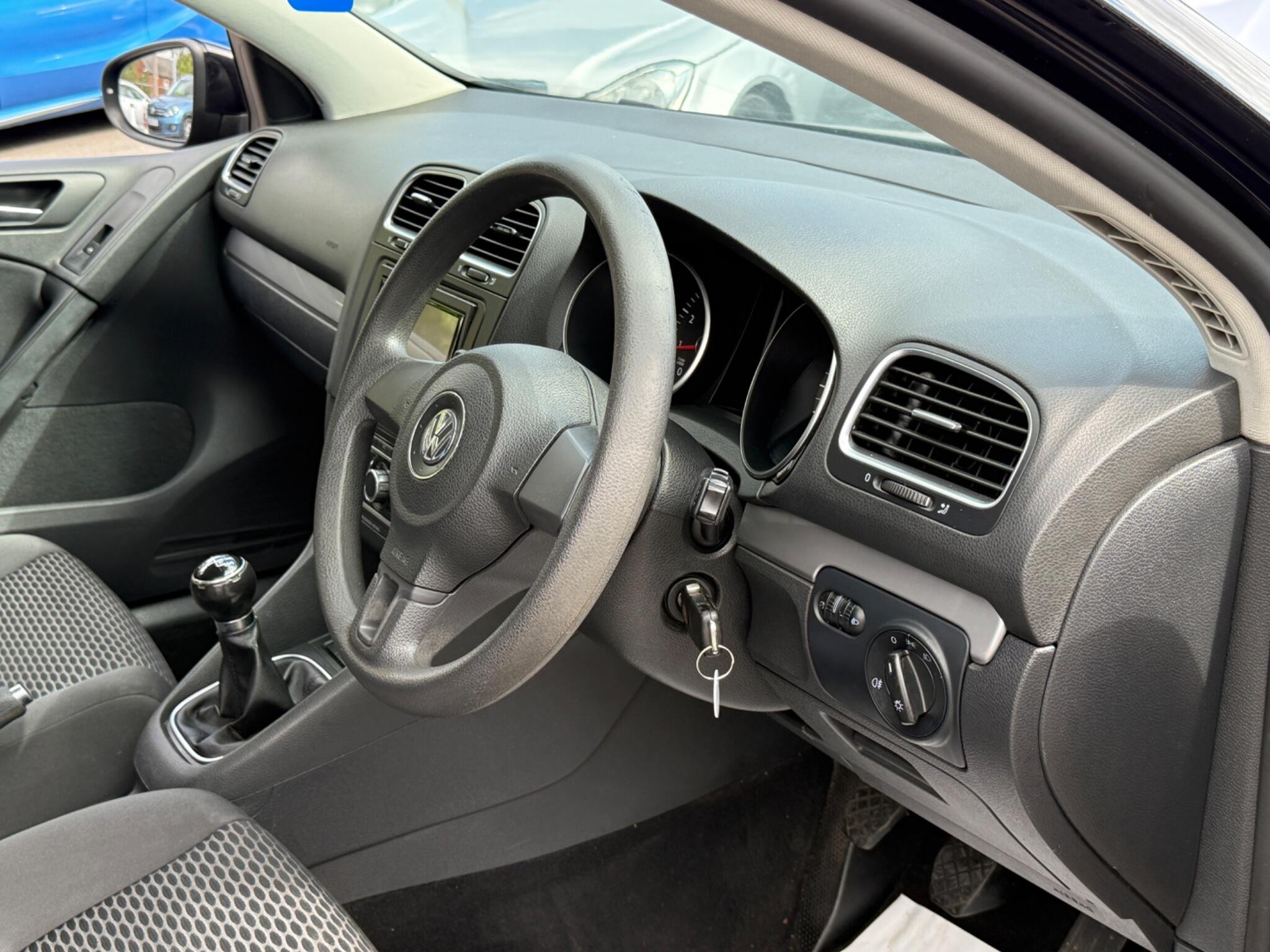 Volkswagen Golf - Image 25