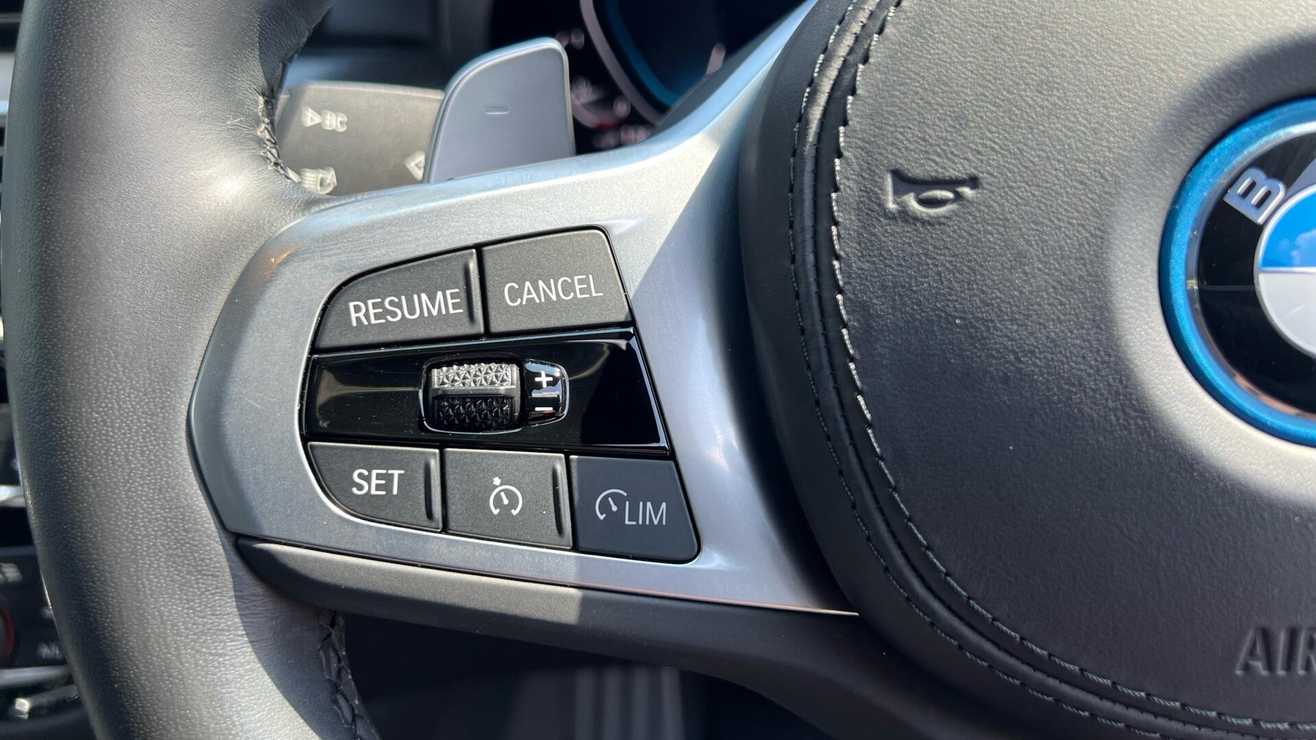 BMW 5 Series view 17