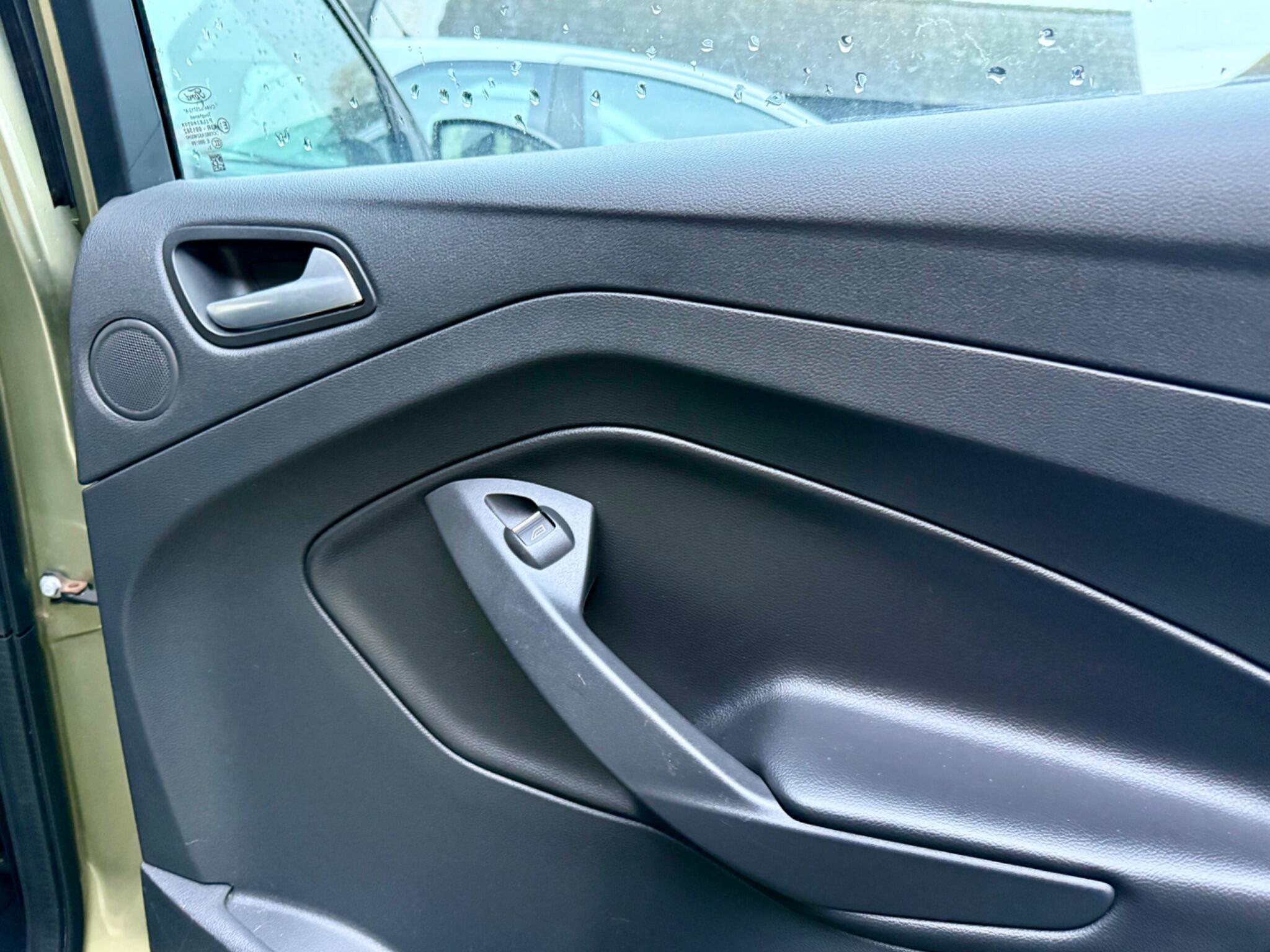 2013 Ford Kuga image 25