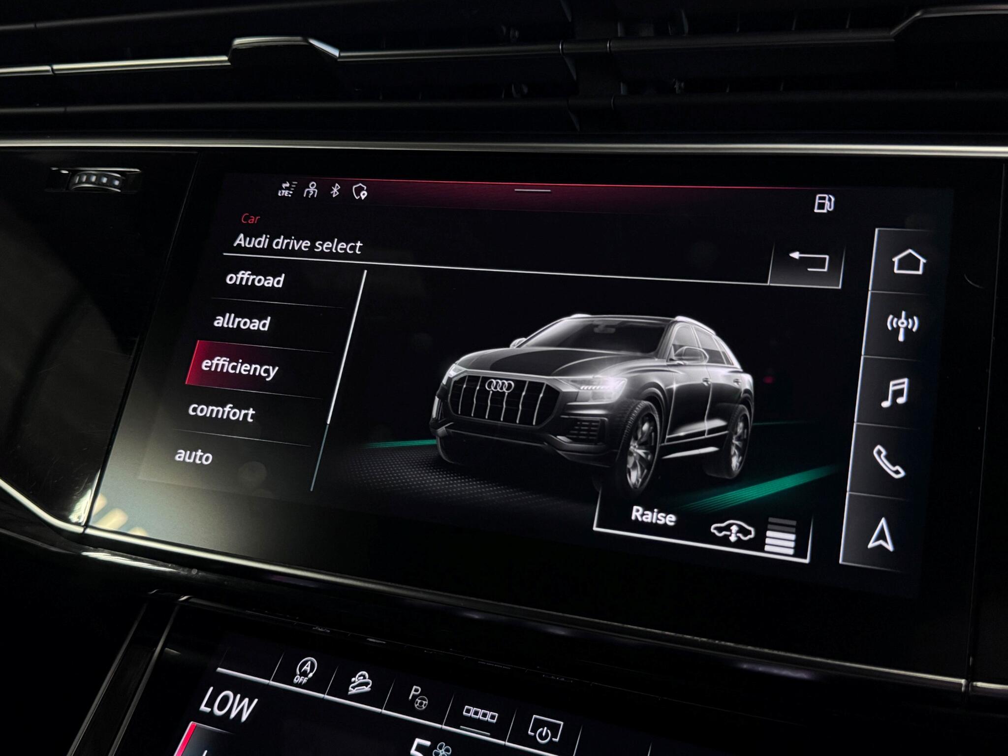 Audi Q8 view 47