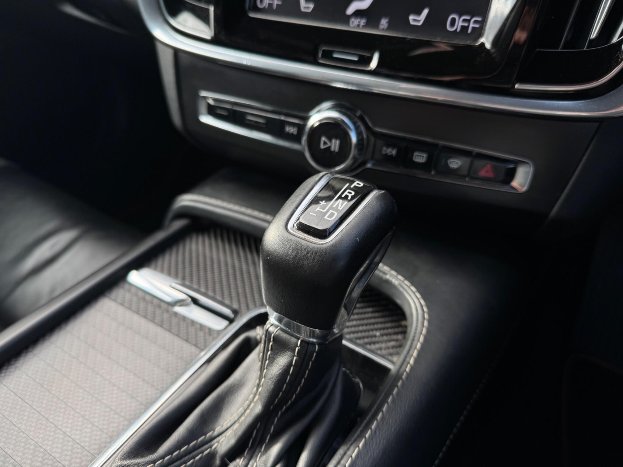 Volvo V90 Cross Country view 25