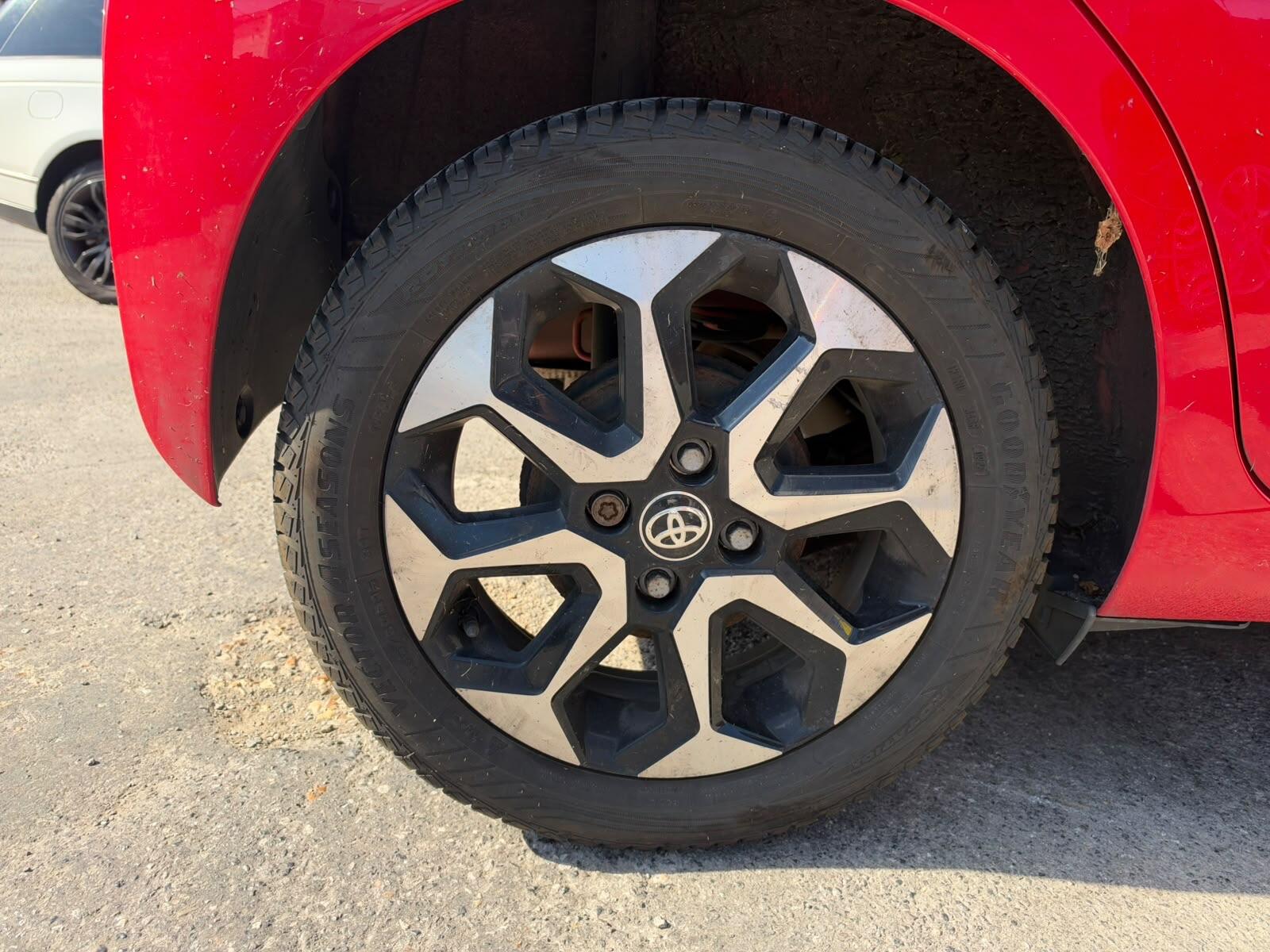 Toyota Aygo view 9