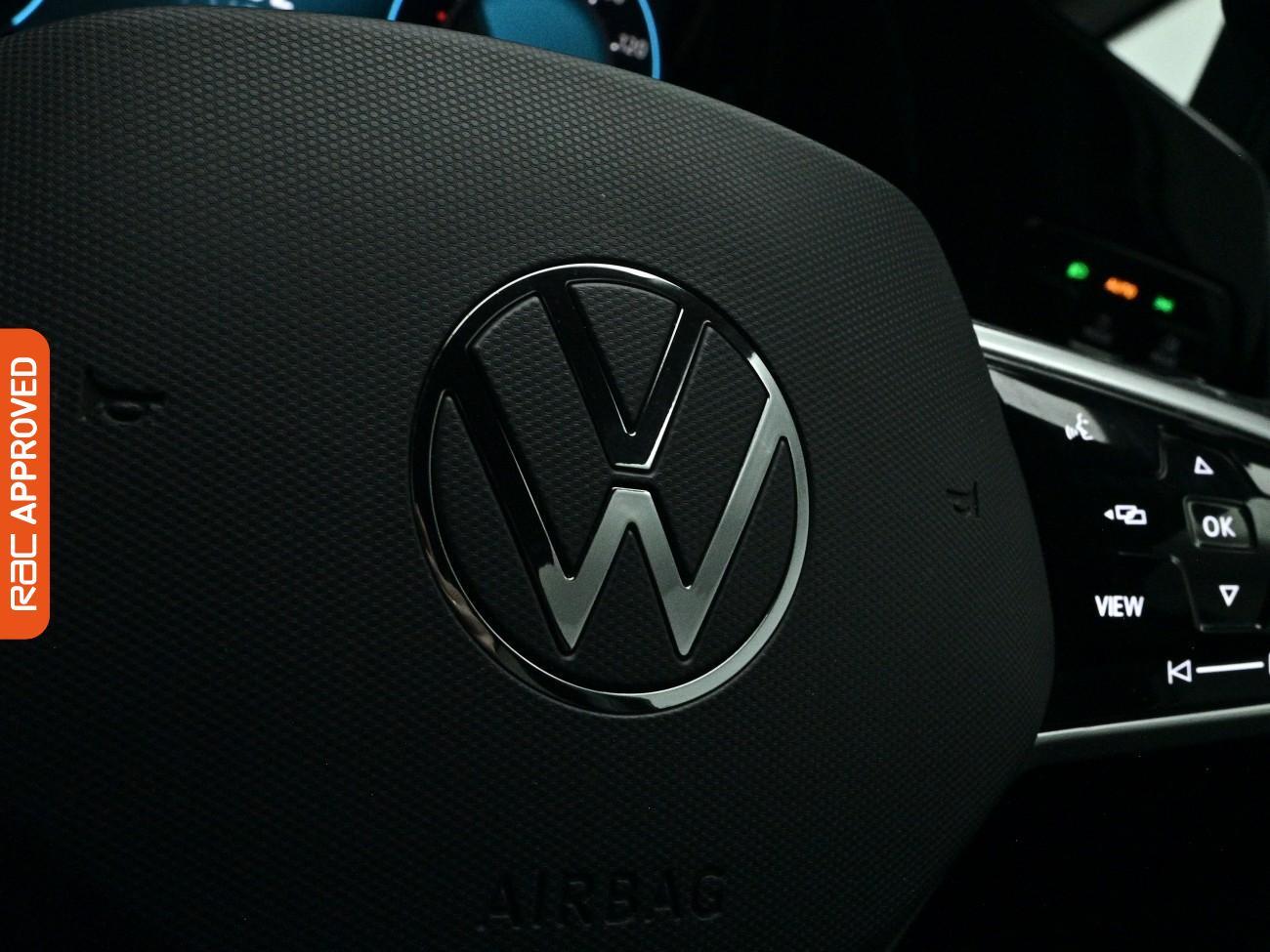 Volkswagen Golf view 21
